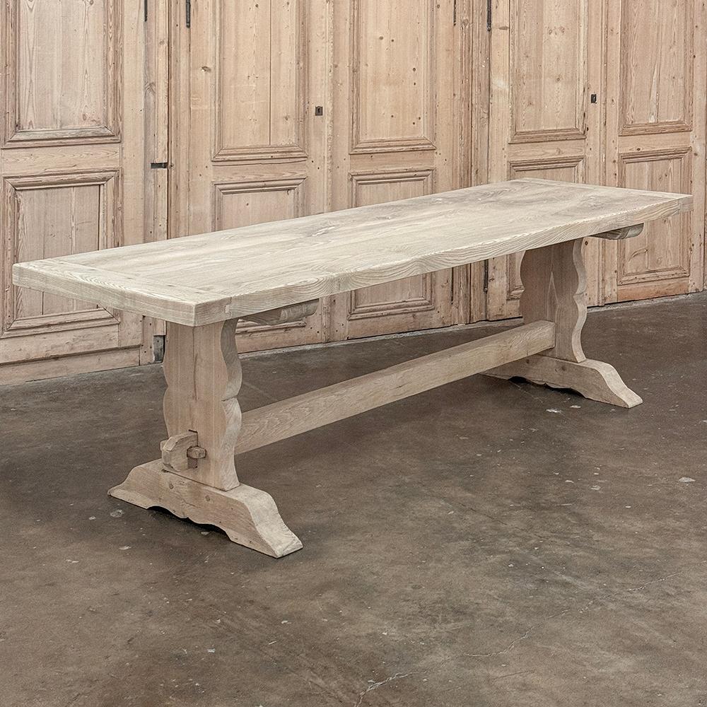 Ancienne table de salle à manger rustique à tréteaux en sycomore rayé Bon état - En vente à Dallas, TX