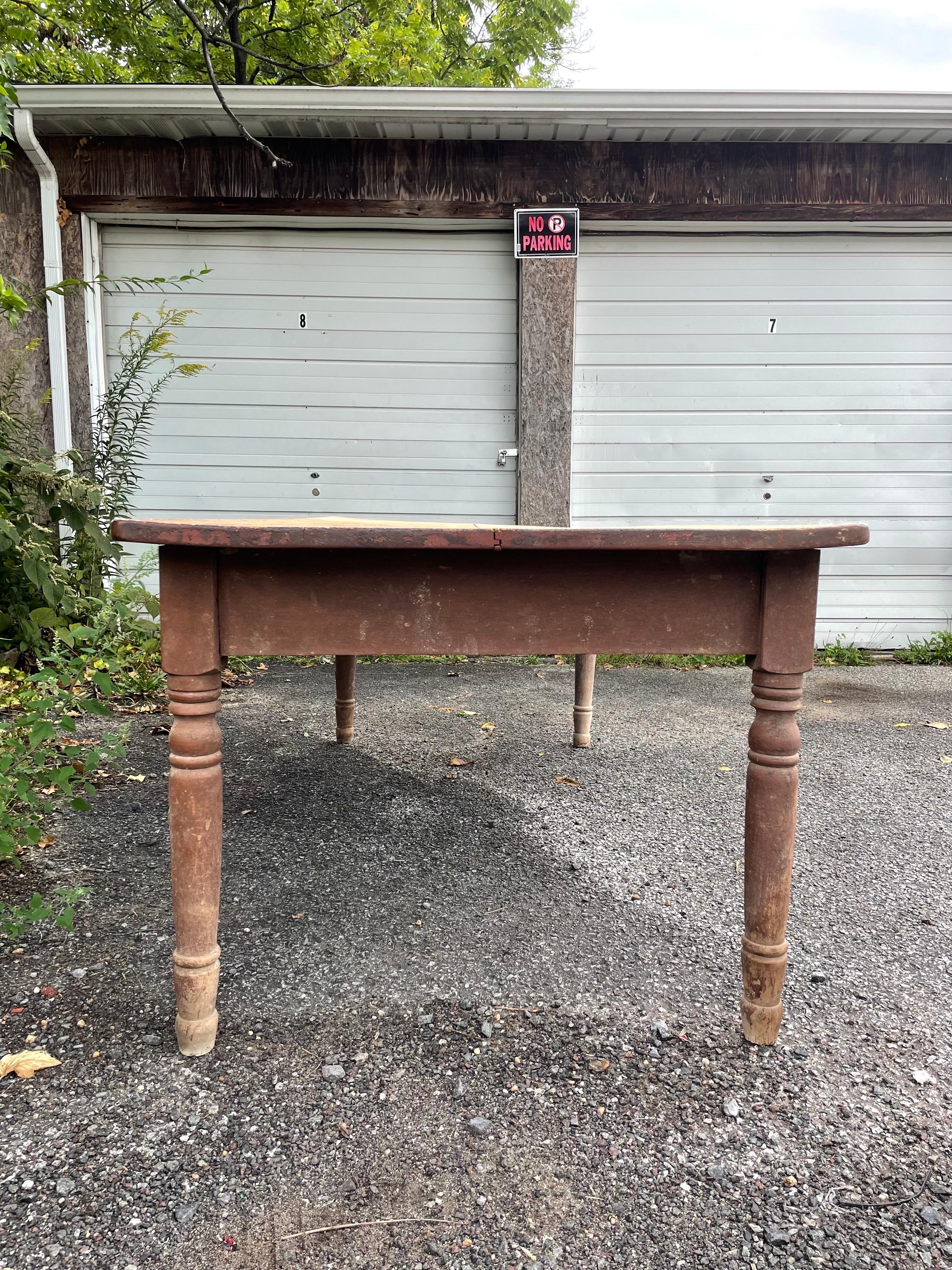 American Antique Rustic Turned Leg Extra Wide Plank Top Pine Farm Table For Sale