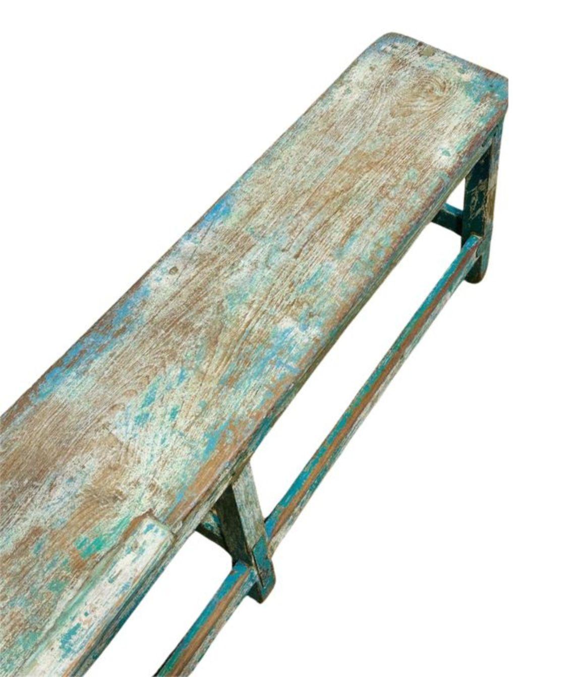 Bois Banc antique rustique peint à la main en turquoise avec patine d'usage en vente