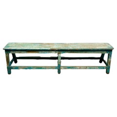 Banc antique rustique peint à la main en turquoise avec patine d'usage