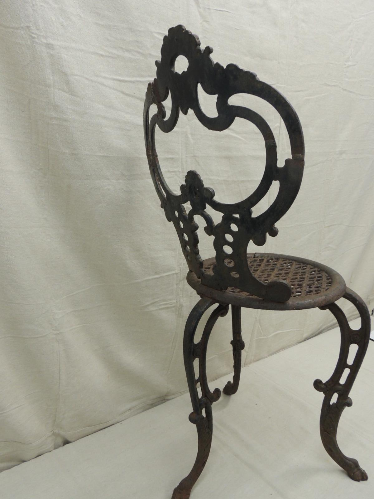 Antique Rustic Victorian Garden Chair In Distressed Condition In Oakland Park, FL