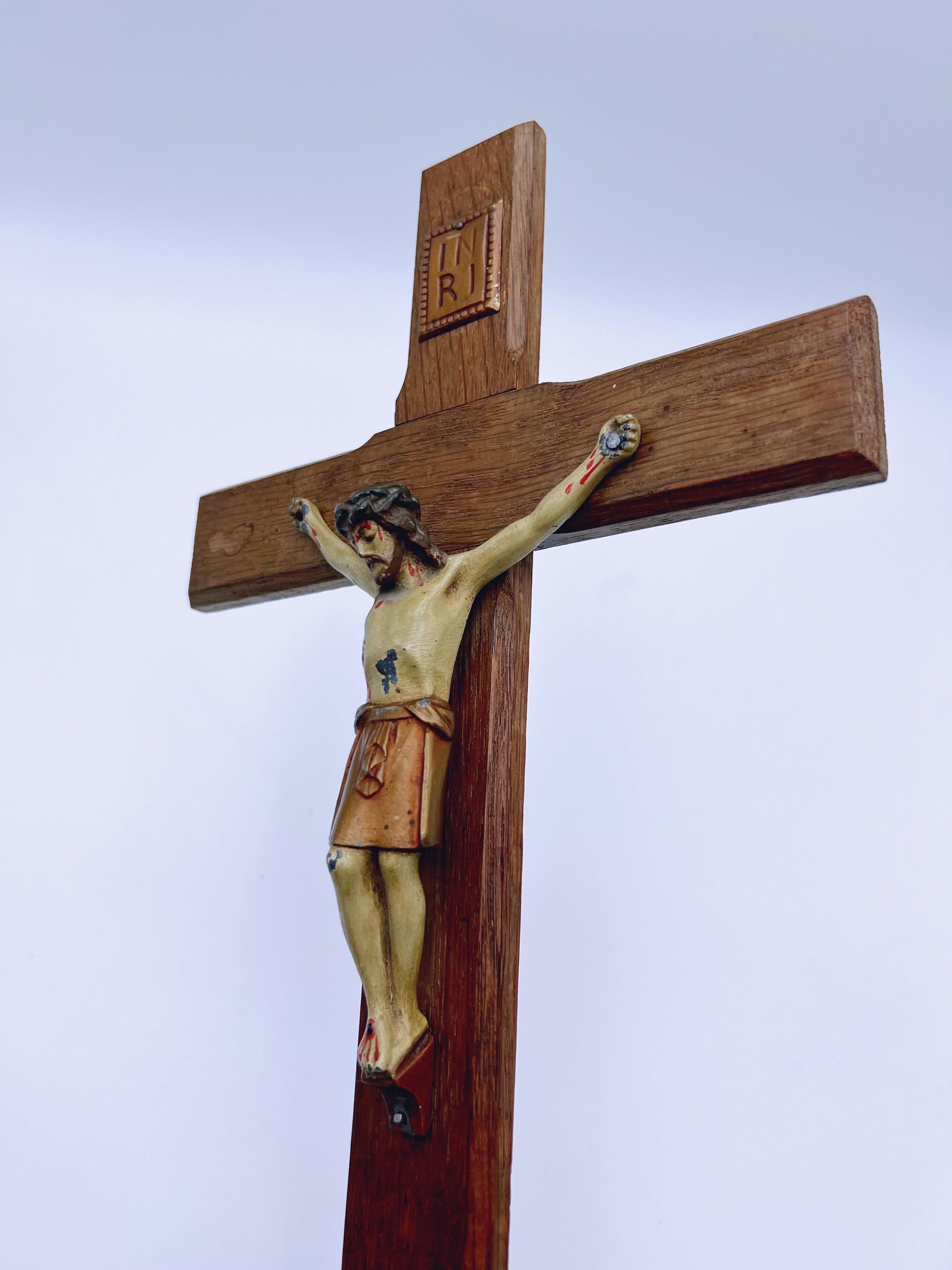 Antikes RUSTIC Wandbehangskreuz aus Metall auf Eichenholzkreuz (Handgefertigt) im Angebot