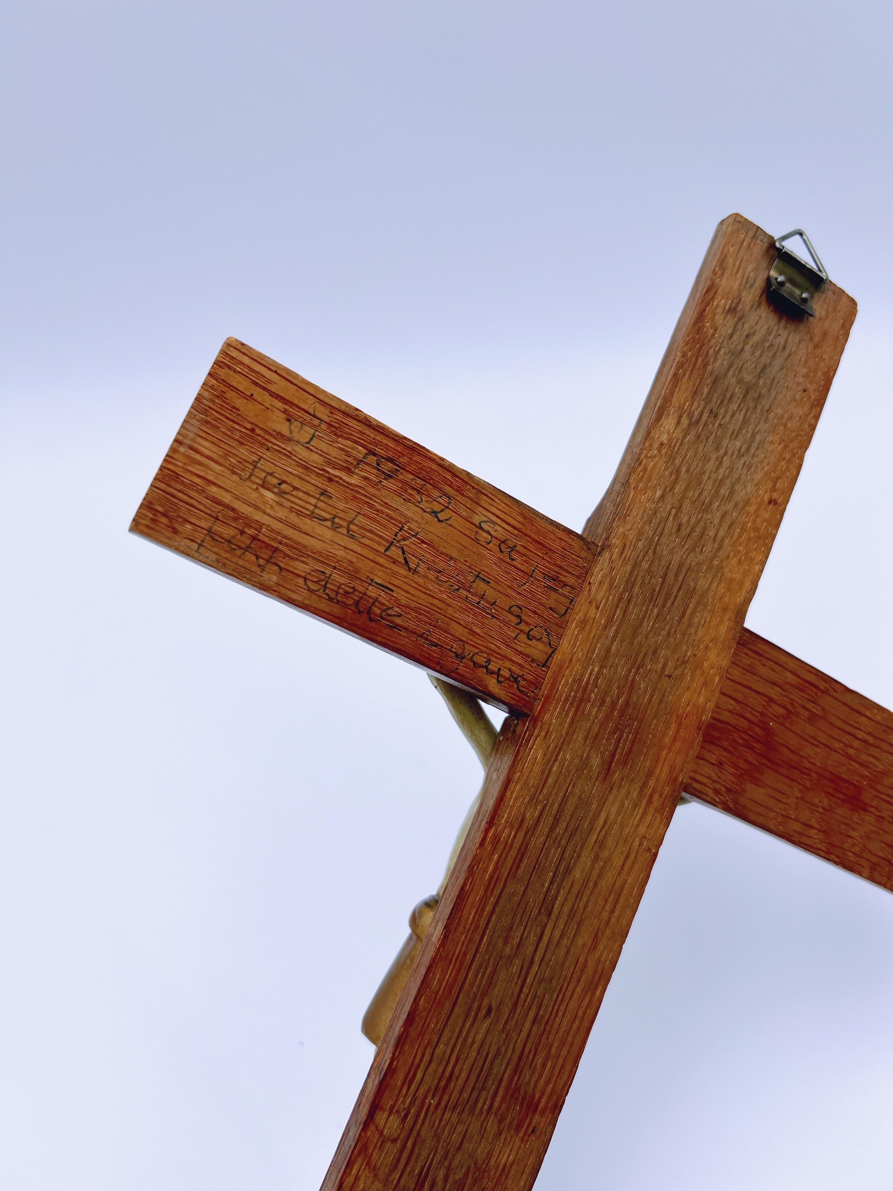 Antikes RUSTIC Wandbehangskreuz aus Metall auf Eichenholzkreuz im Angebot 1