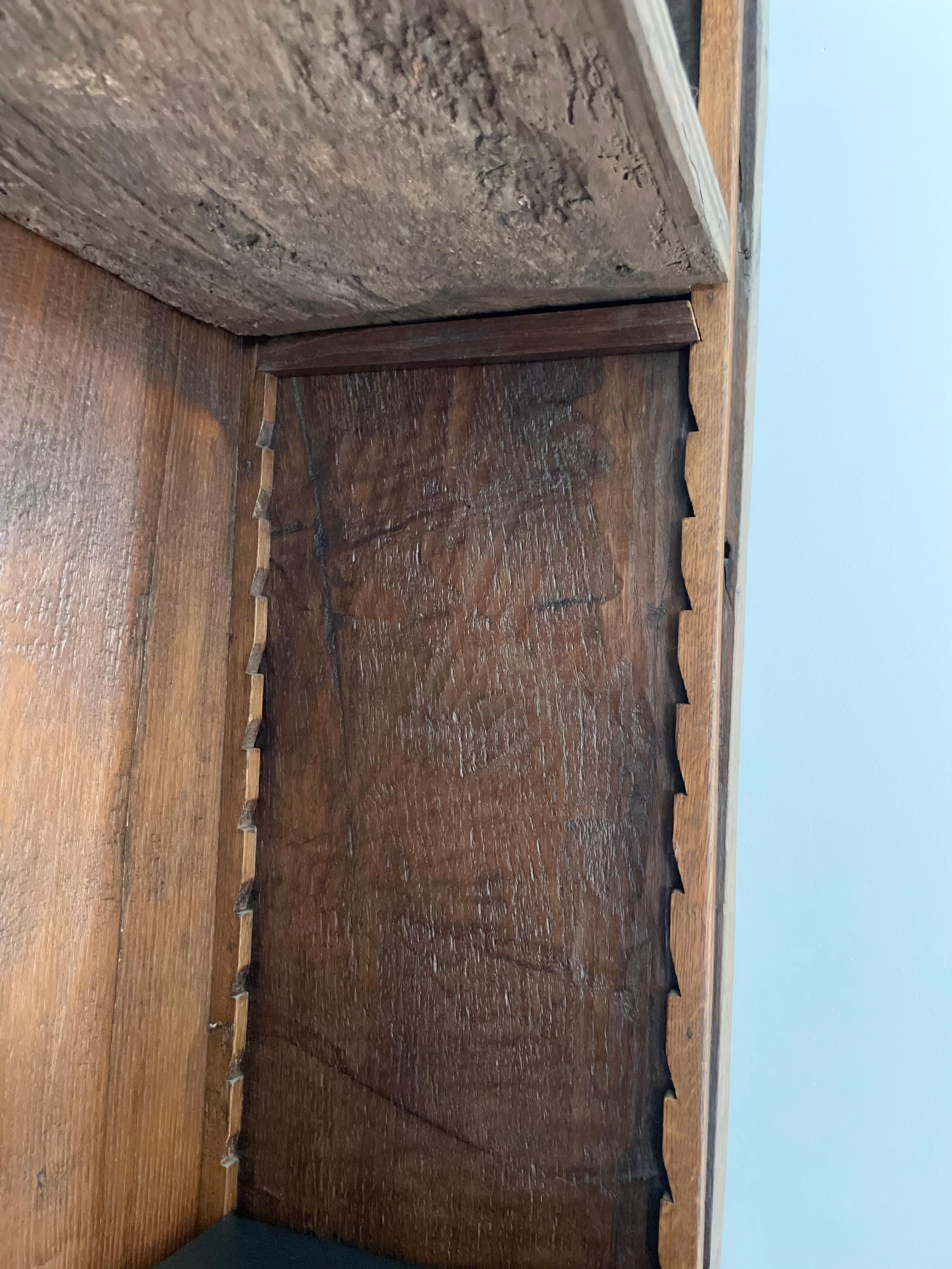 Antico mobile rustico in legno con ferramenta in ferro, fine XIX secolo in vendita 9