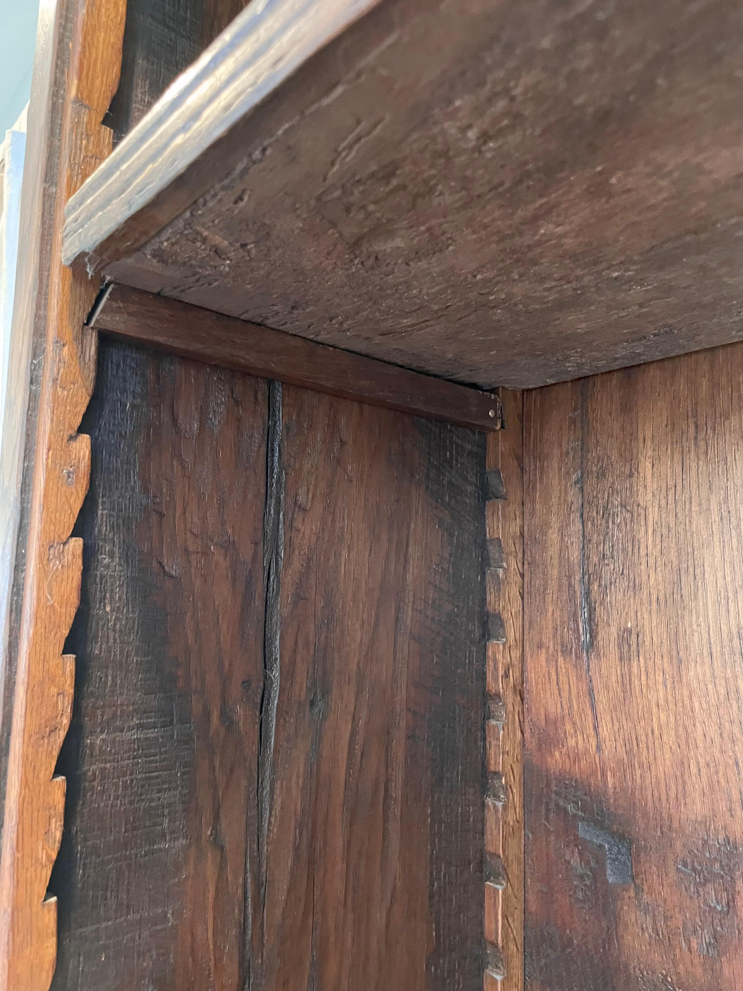 Ferro Antico mobile rustico in legno con ferramenta in ferro, fine XIX secolo in vendita