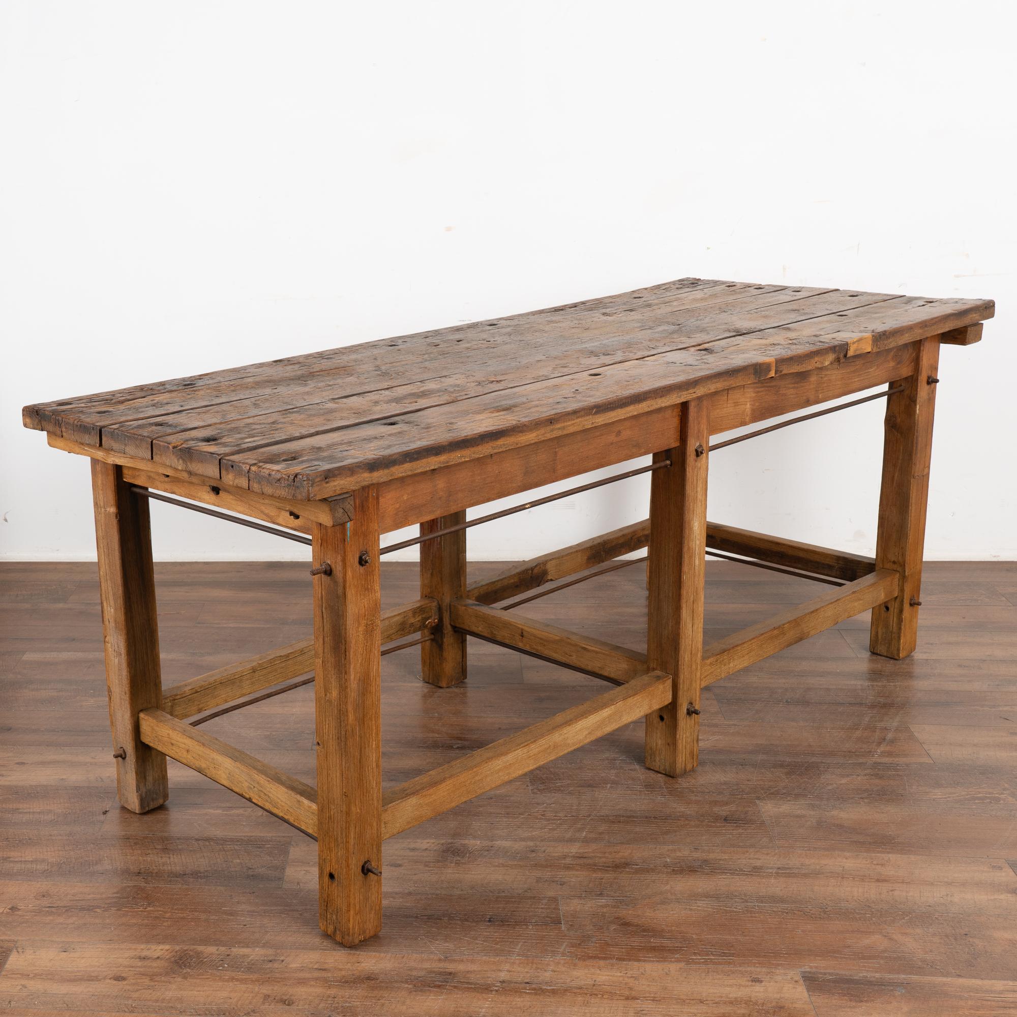Ancienne table de travail rustique avec deux tiroirs, Hongrie, circa 1880 en vente 4