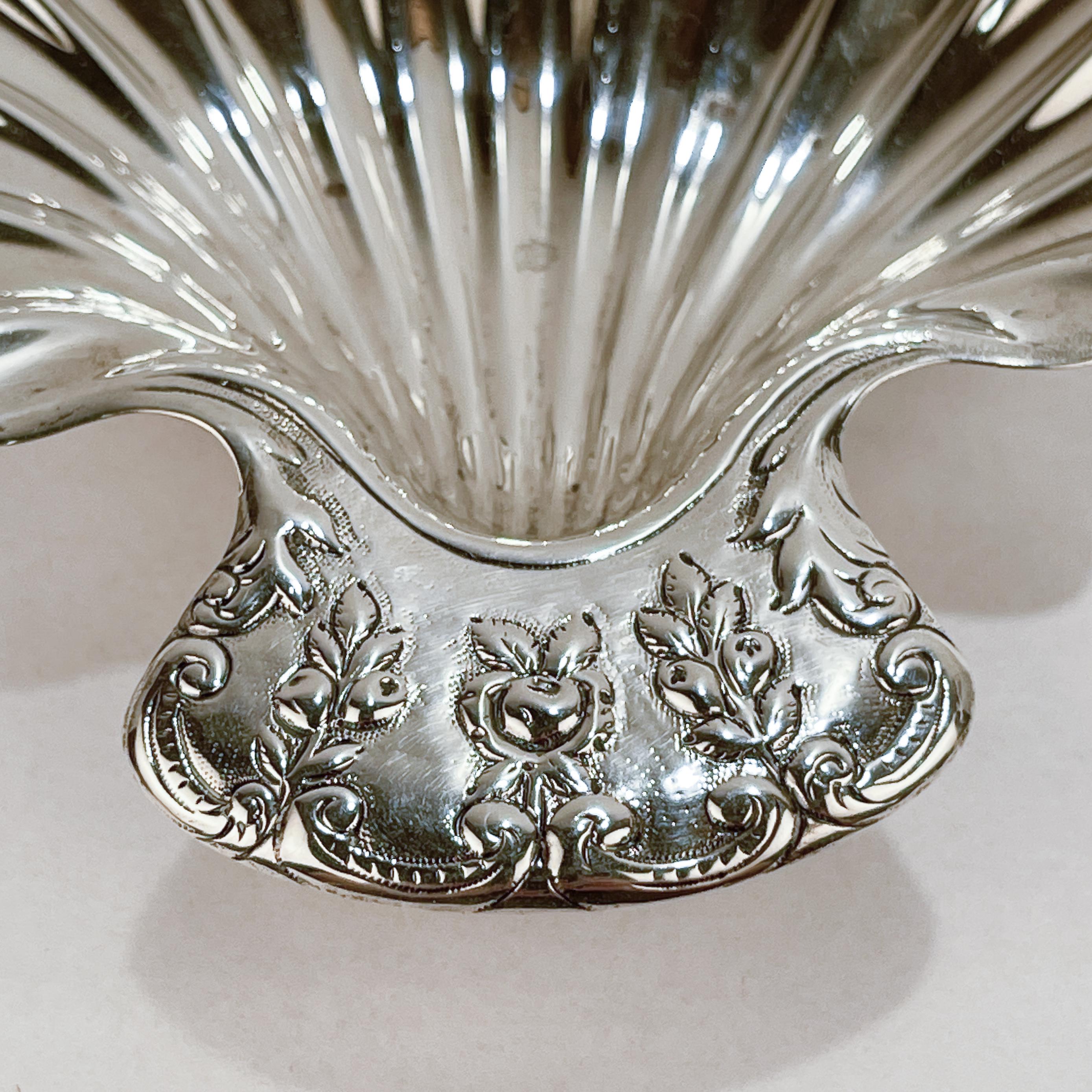 Antique S Kirk & Son Footed Coin Silver Shell Form Bowl or Spooner For Sale 6