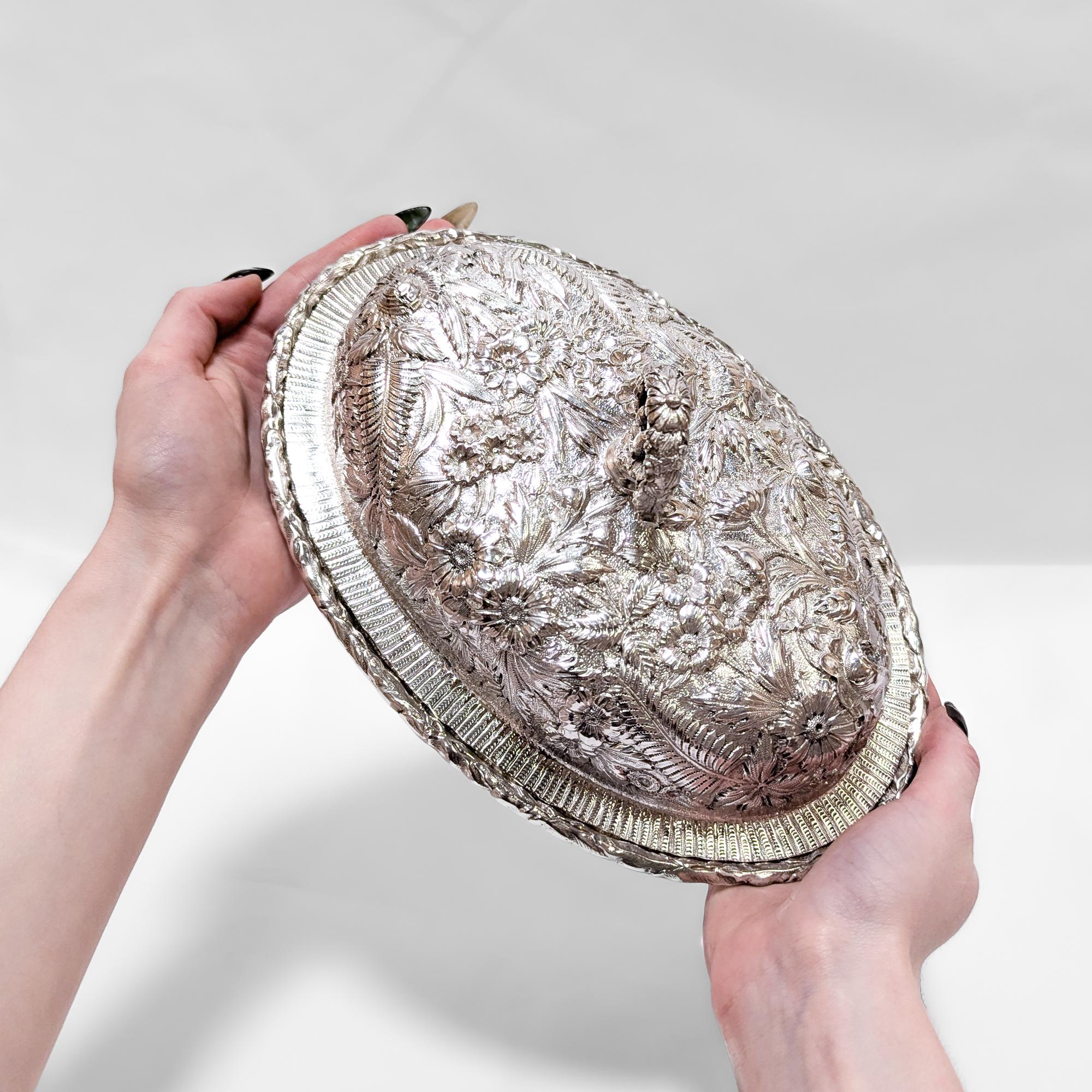 Soupière ou plat à légumes couvert en argent sterling repoussé ancien de S. Kirk & Sons en vente 6