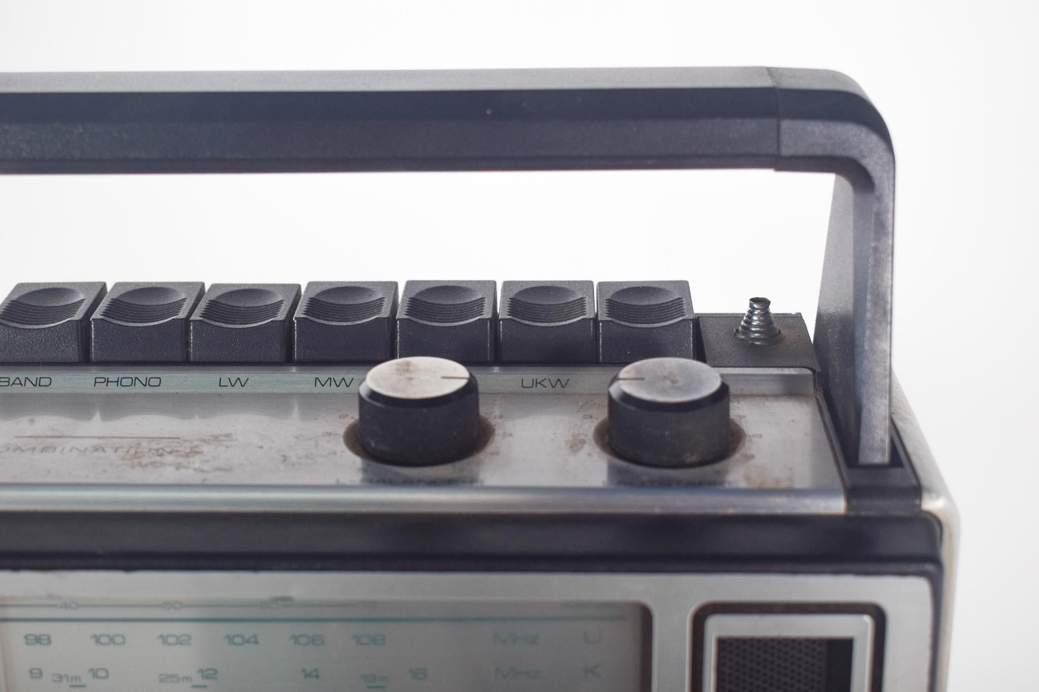 20ième siècle Antiquités Radio à cassette portable SABA RCR 405 en vente