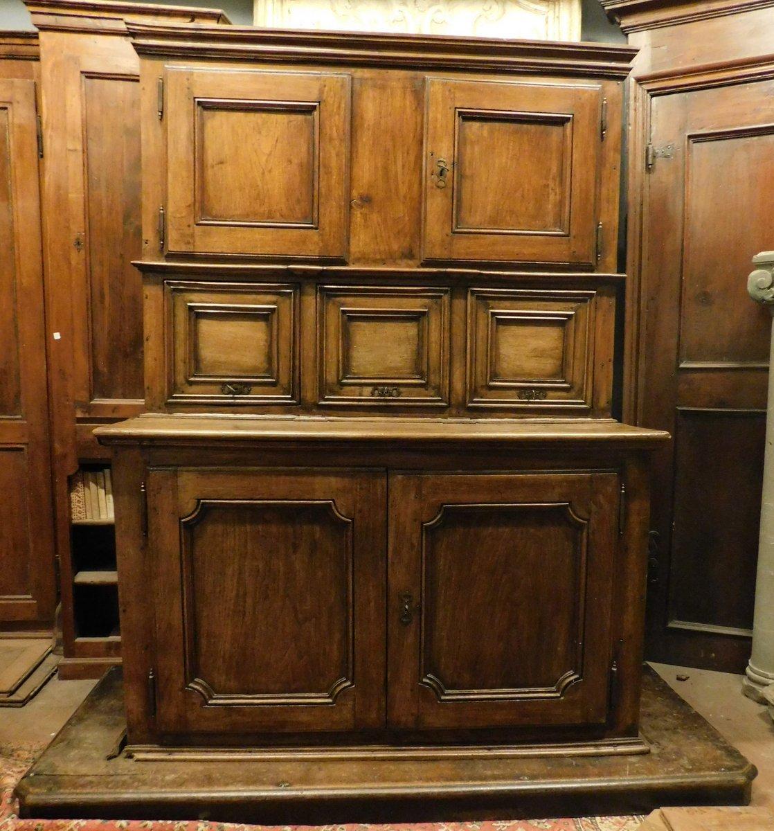 Antique Sacristy Cabinet in Walnut with Base, 18th Century, Italy In Good Condition For Sale In Cuneo, Italy (CN)