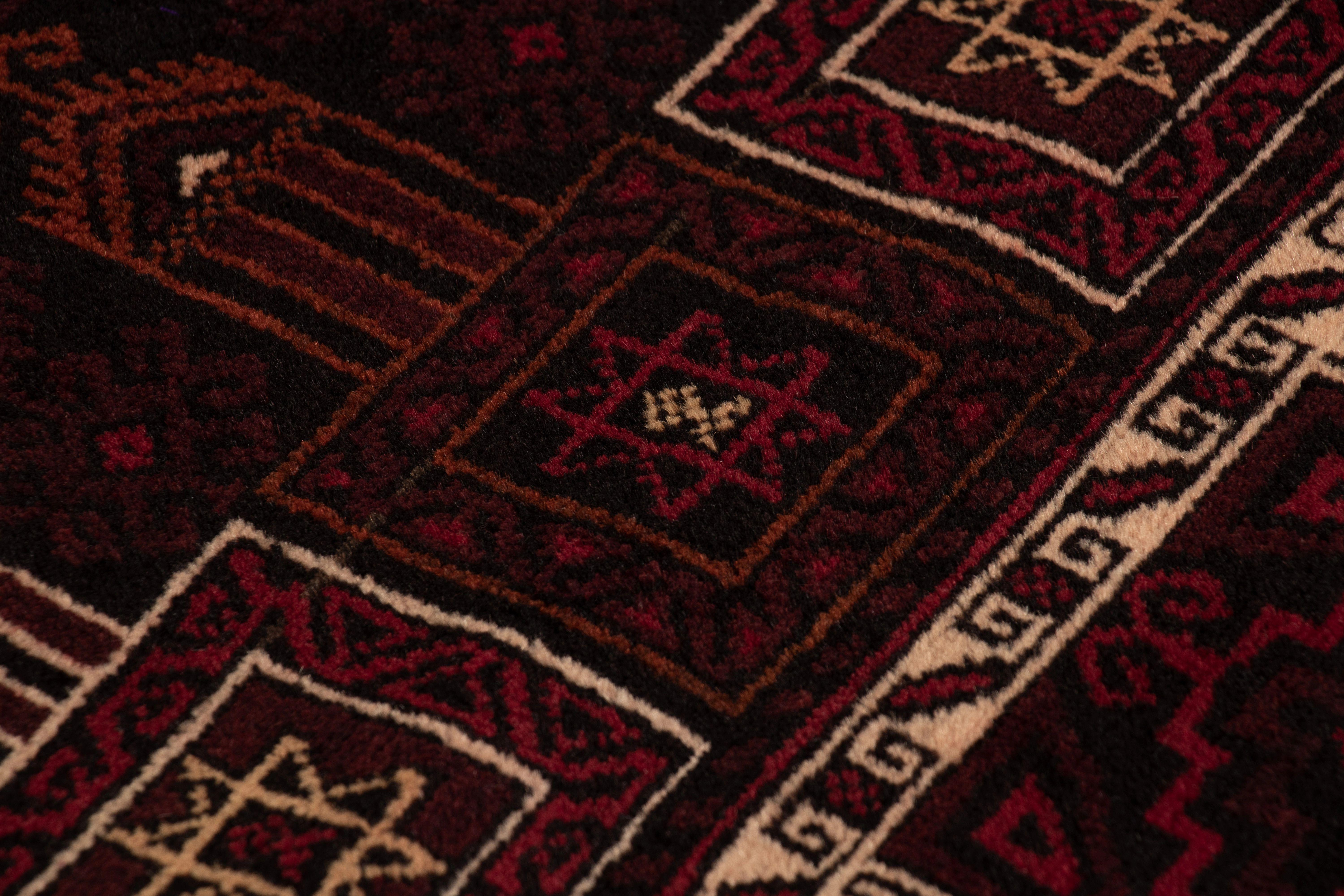 Sacoche ancienne Textile tribal à motifs géométriques bourgogne - Rug & Kilim Bon état - En vente à Long Island City, NY