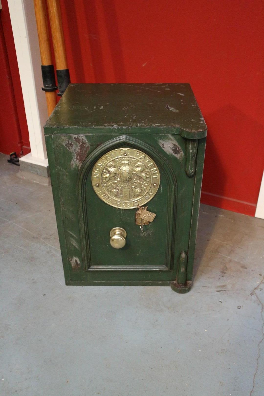 Antique English safe, entirely in original and well-functioning condition. Beautiful lived-in look. It is a safe from the Milner firm of Liverpool & London. The special thing about this safe is that it has a powder-proof solid lock. This means that