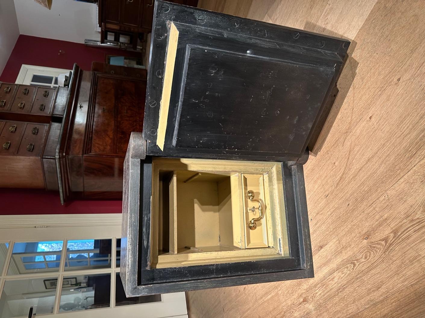 Antique Safe In Good Condition In Eindhoven, NL