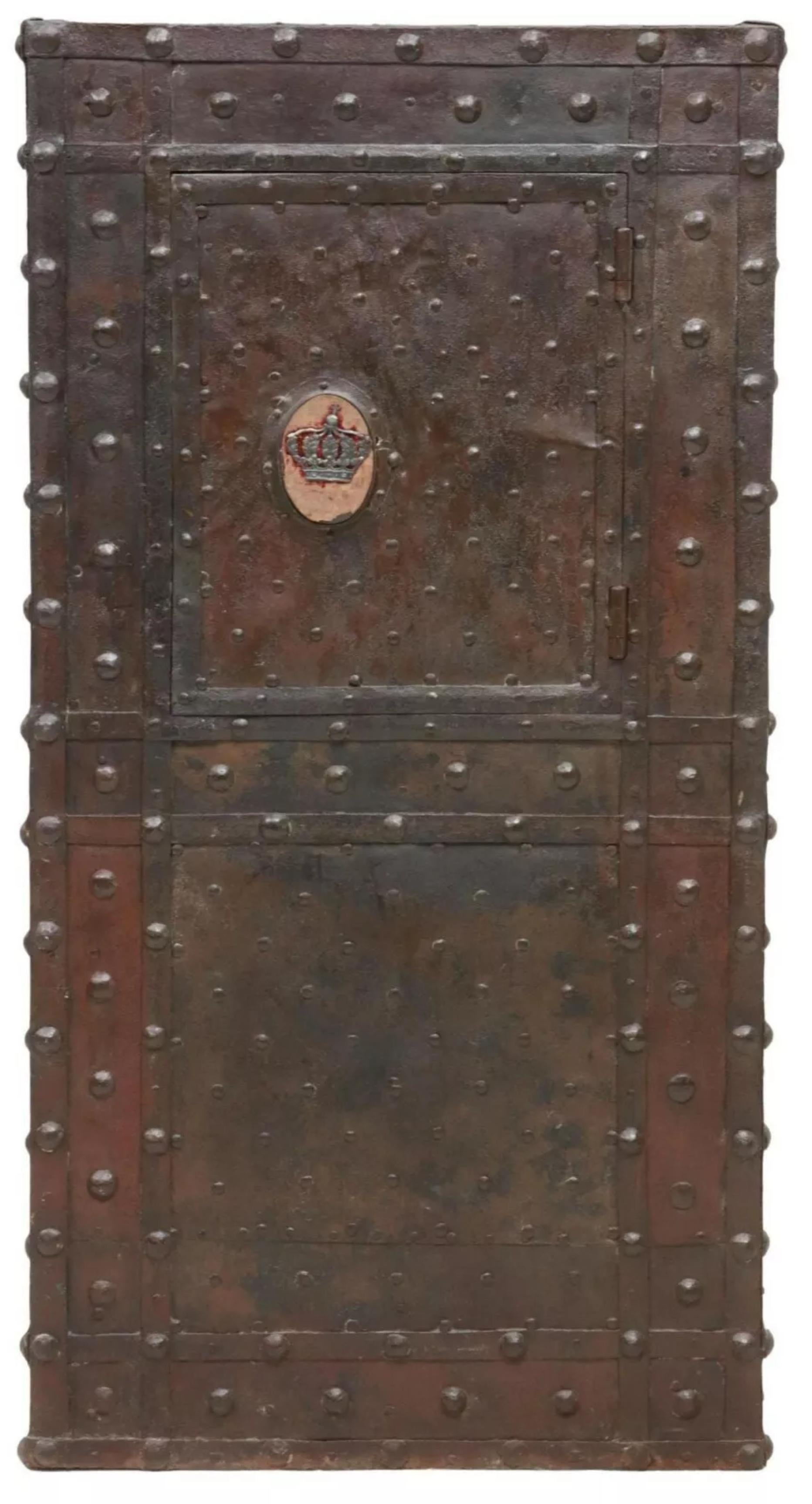 Absolument incroyable Coffre-fort antique, important, clouté en fer continental, 58 pouces, 17e/18e siècle, 16-1700 !

Explorez le charme du passé avec notre coffre-fort antique, une pièce importante de l'histoire de l'époque du fer à repasser
