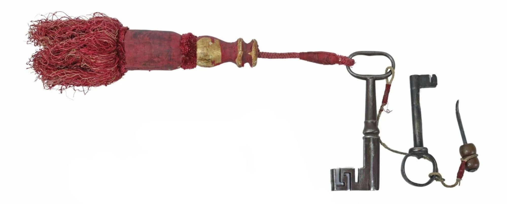 XVIIIe siècle Coffre-fort ancien, important, clouté d'un clou de clou en fer continental, 58 pouces, des années 16/1700 ! en vente