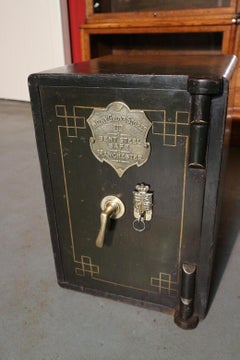 Antiker Safe in absolutem Originalzustand