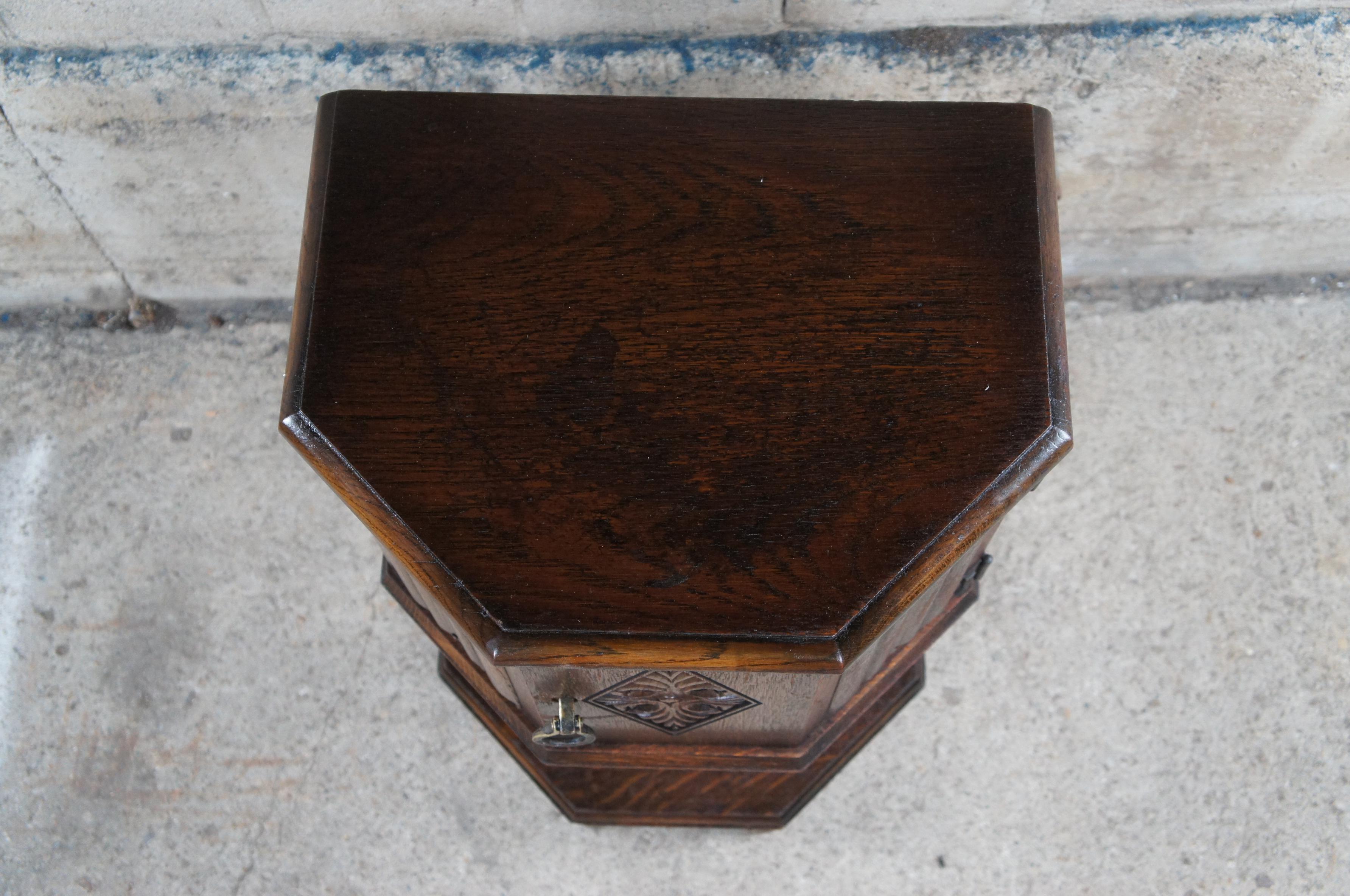 Antique Saginaw Furniture Jacobean Spanish Oak Carved Nightstand Side Table 1