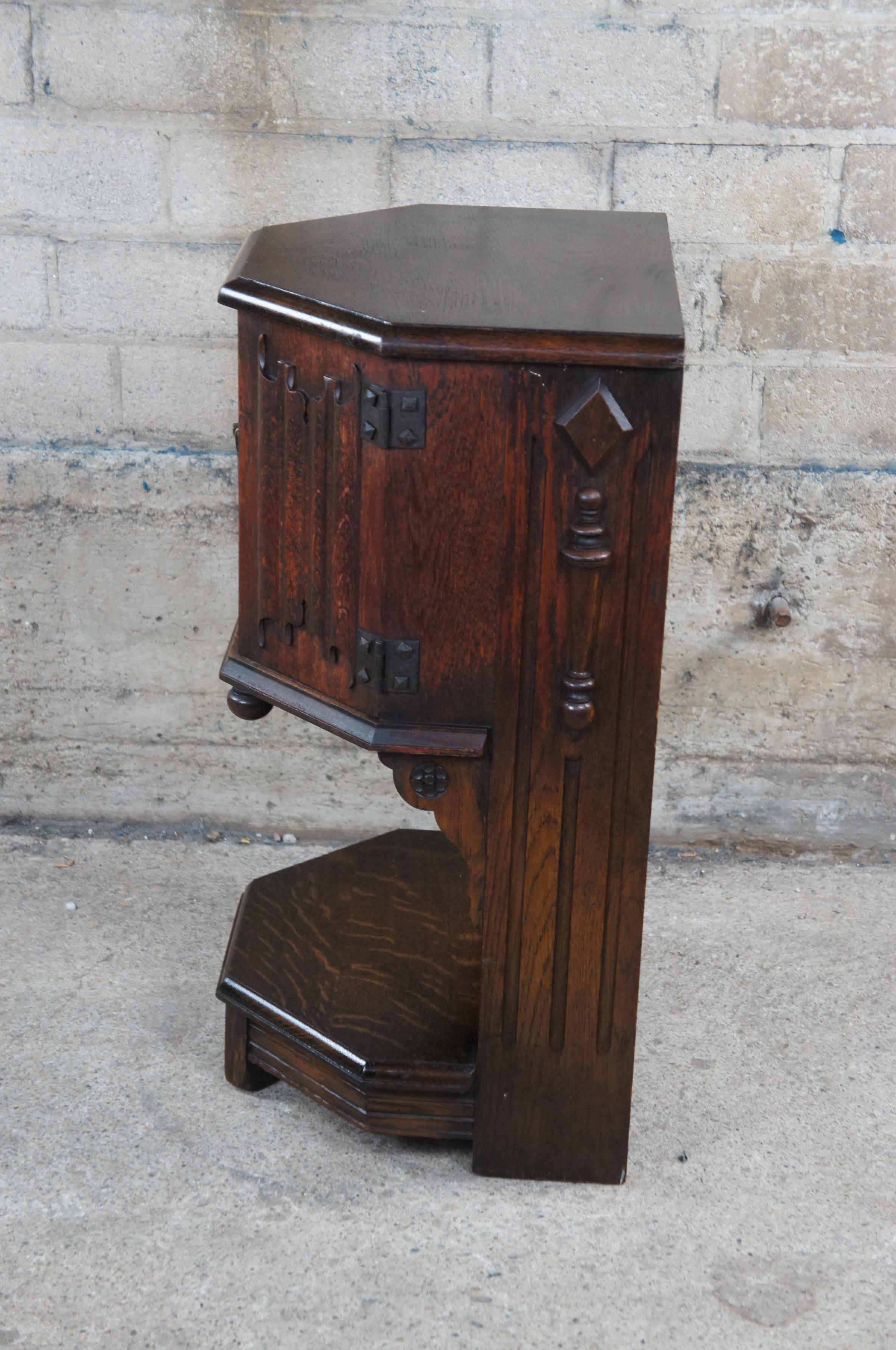 Antique Saginaw Furniture Jacobean Spanish Oak Carved Nightstand Side Table 4