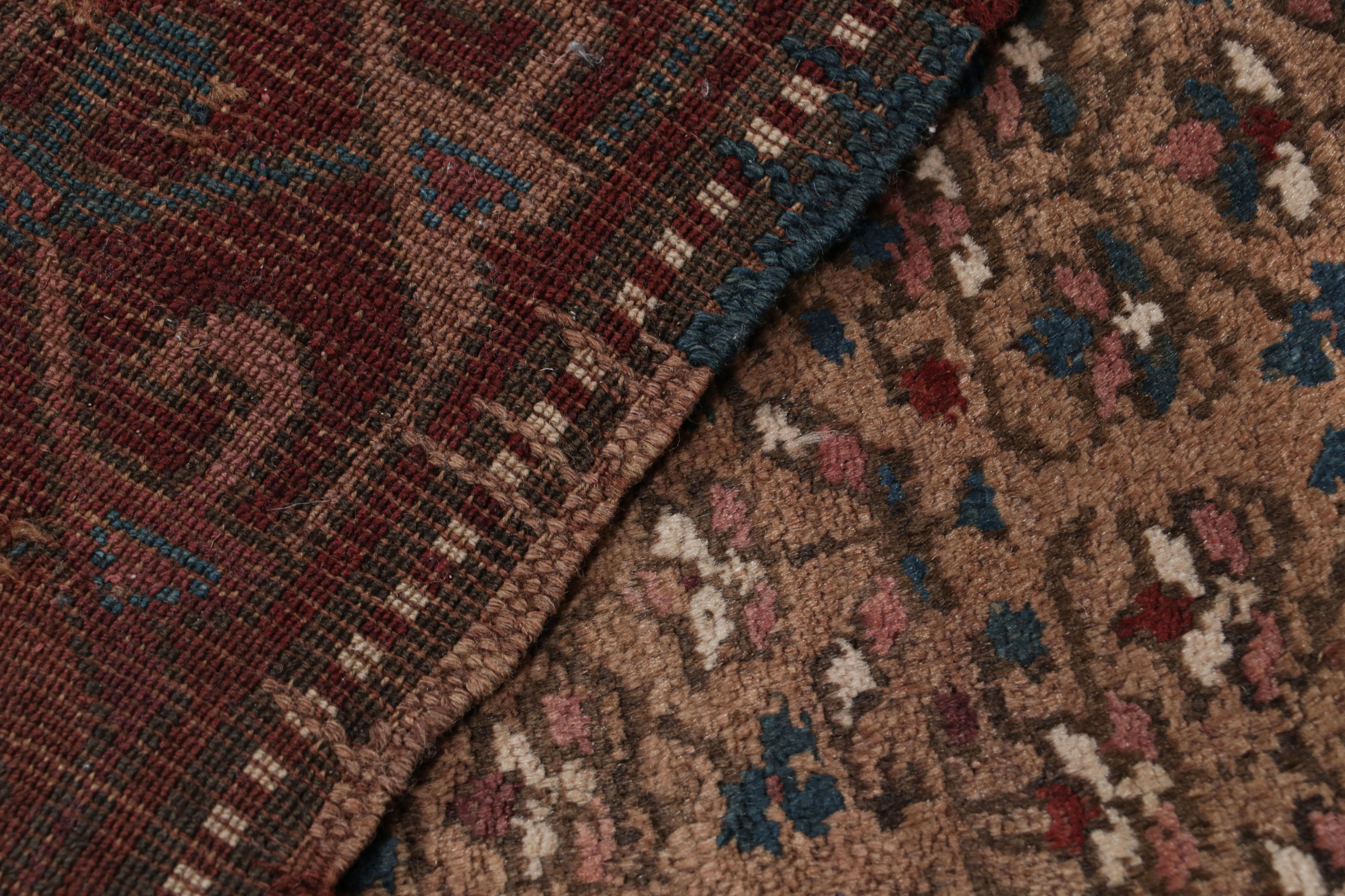 Lana Tappeto persiano antico in lana Sahar beige e bordeaux con motivo floreale di Rug & Kilim in vendita