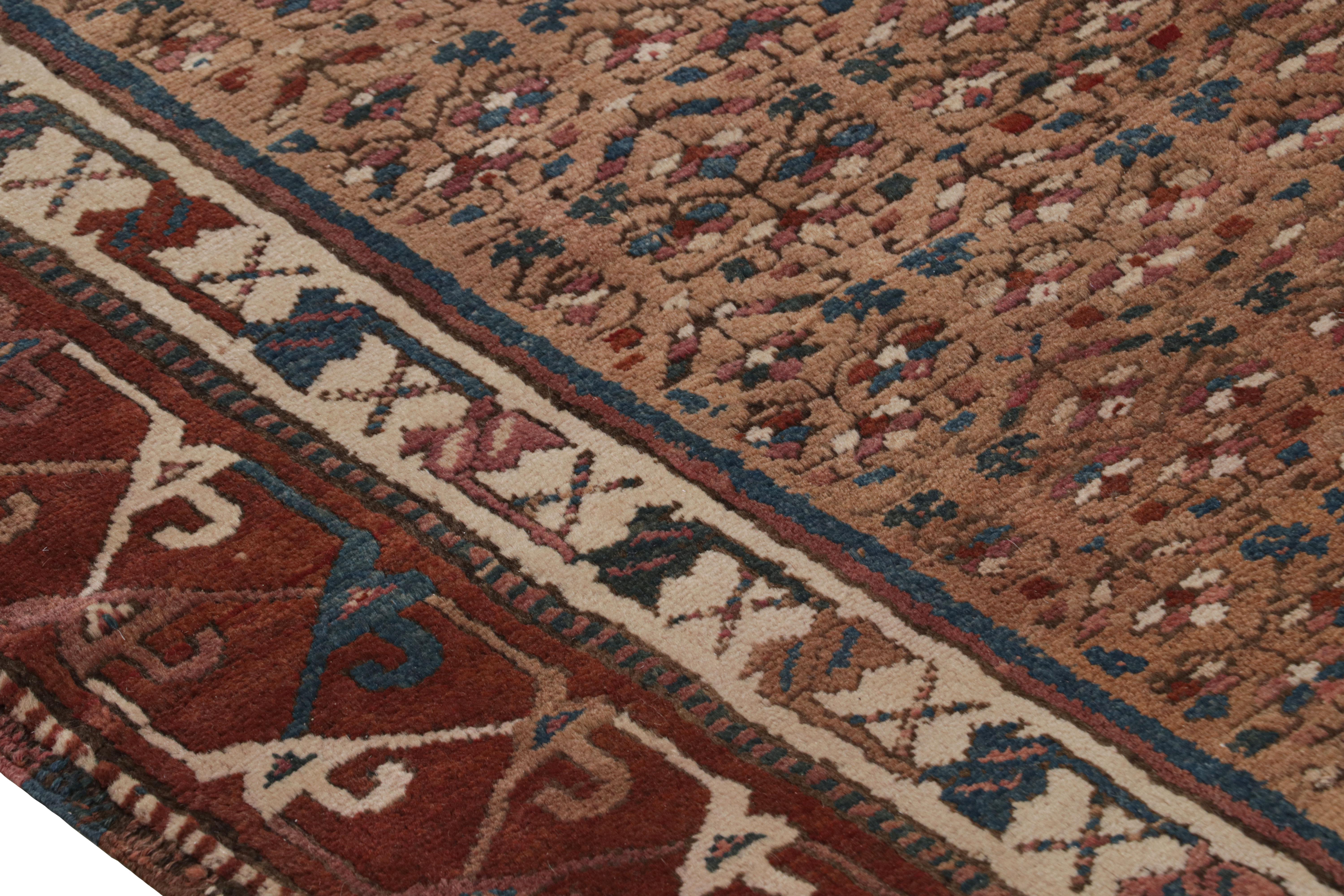 Annodato a mano Tappeto persiano antico in lana Sahar beige e bordeaux con motivo floreale di Rug & Kilim in vendita