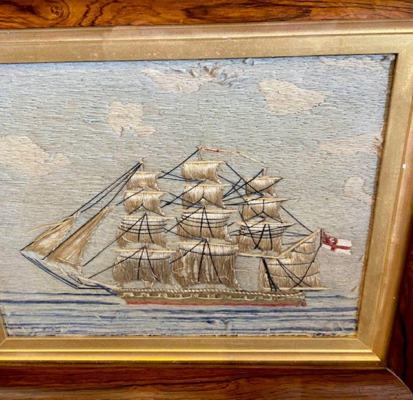 Antiguo cuadro marinero de lana de arte popular de un buque de línea de una sola cubierta, hacia 1850, un cuadro marinero de lana de arte popular hecho a mano con lana e hilo de seda en una atrevida variedad de puntadas, que representa un buque de