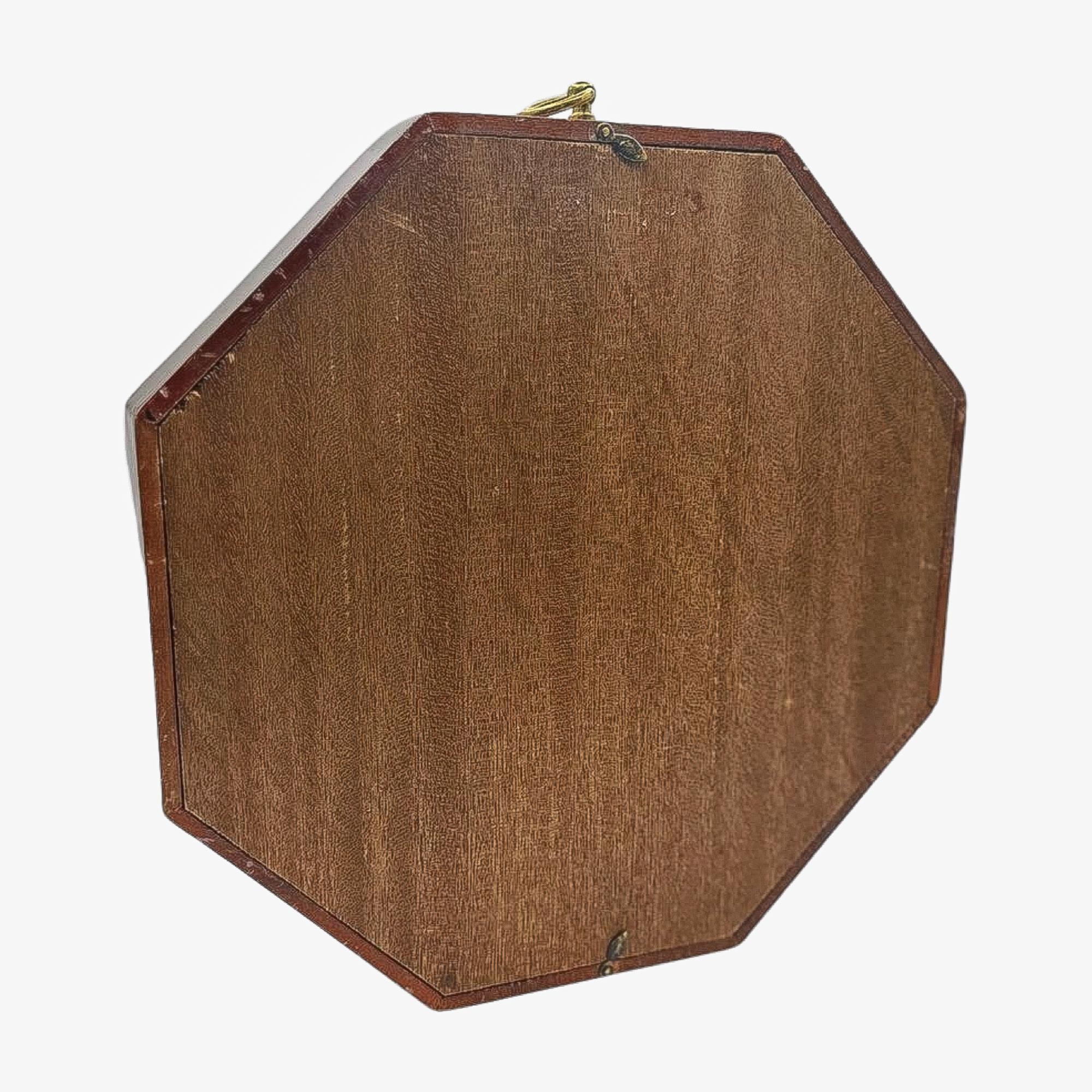 Unknown Antique Sailor’s Valentine Shellwork in Octagonal Wooden Case For Sale