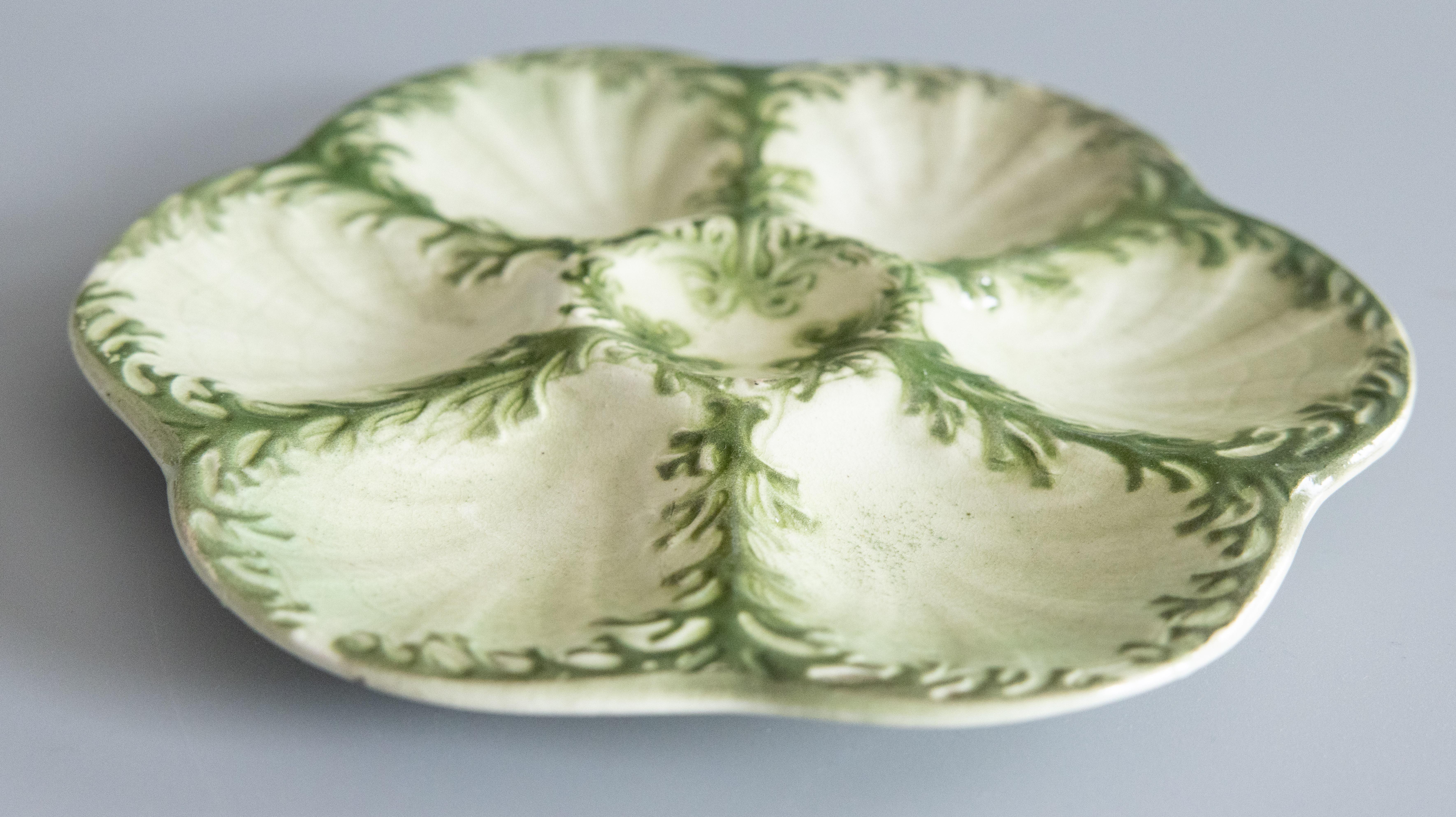 Antiguo plato para ostras de algas verdes de mayólica de Saint Clement Luneville, c 1900 Francés en venta