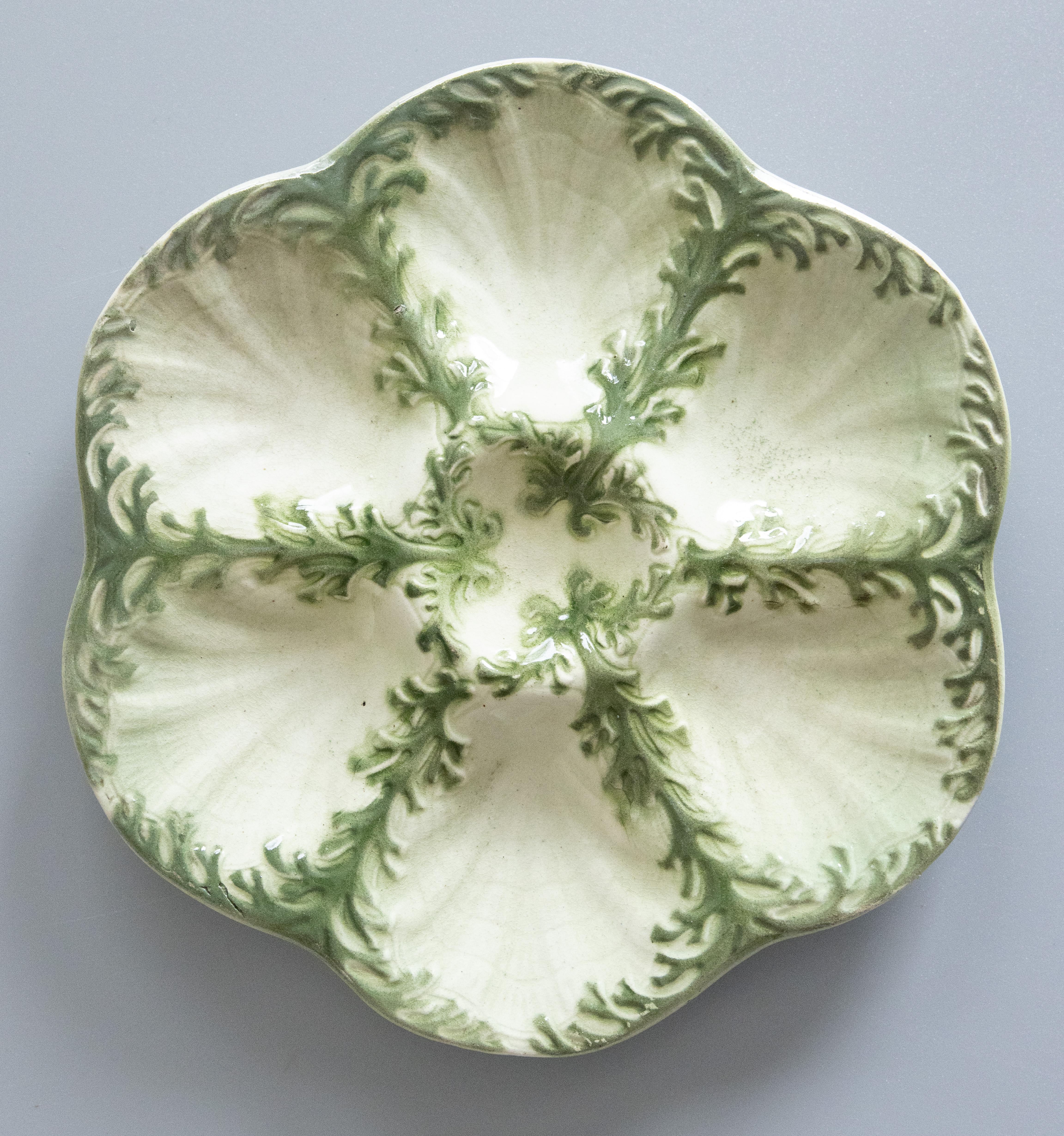 Antiguo plato para ostras de algas verdes de mayólica de Saint Clement Luneville, c 1900 principios del siglo XX en venta