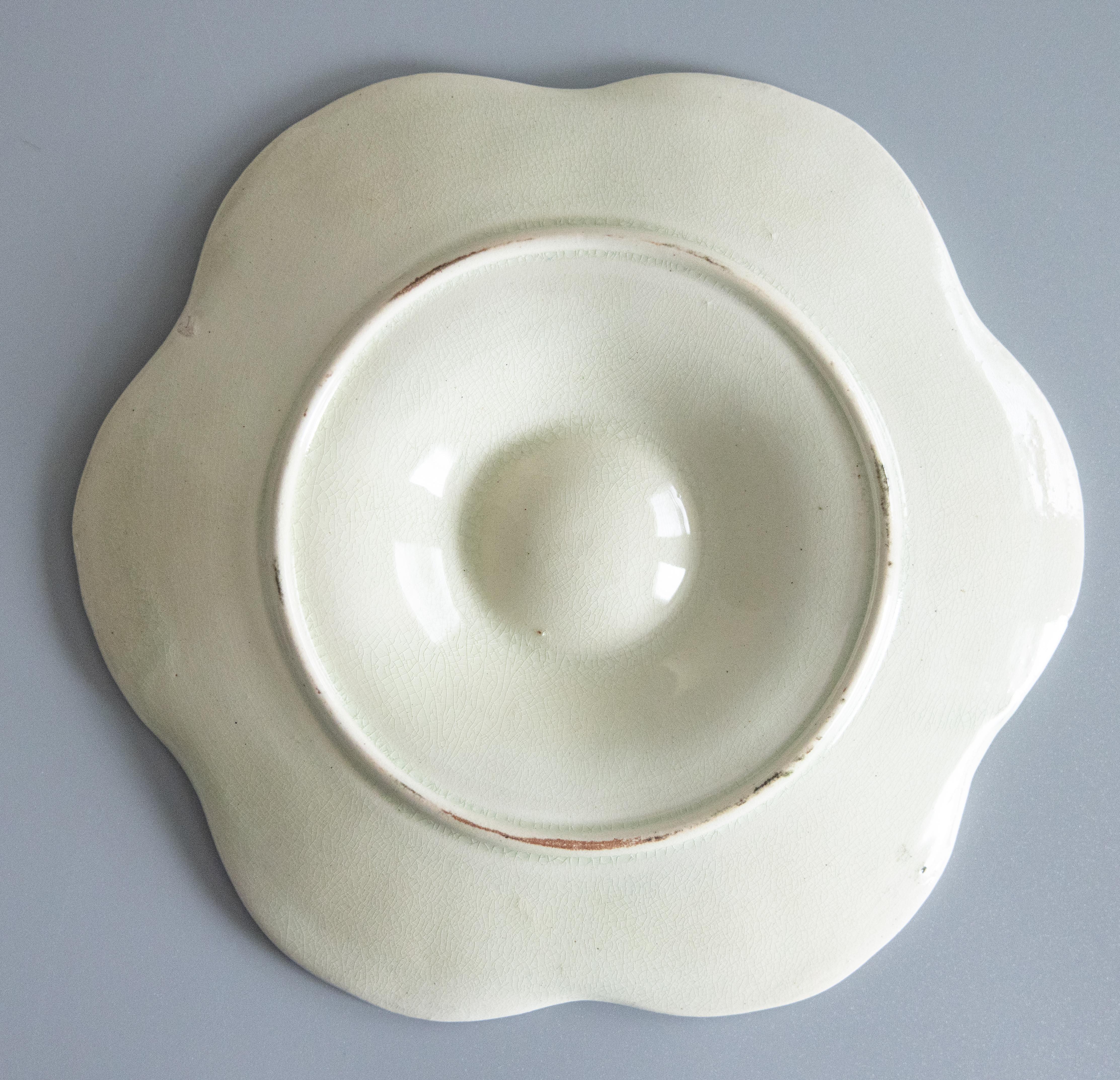 Antiguo plato para ostras de algas verdes de mayólica de Saint Clement Luneville, circa 1900 en Bueno estado para la venta en Pearland, TX