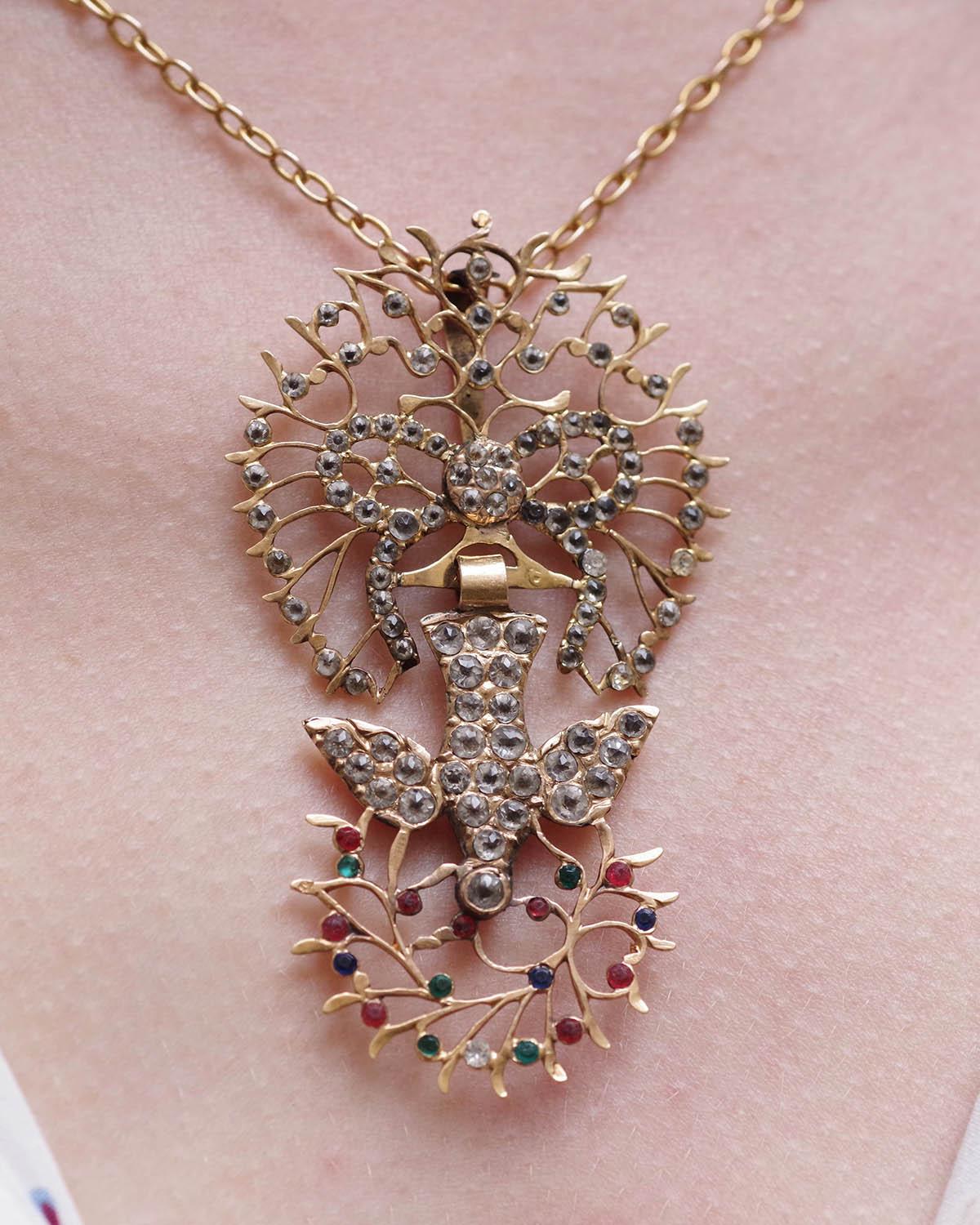 Antique Saint Esprit pendant in 18k gold, French gold Holy spirit pendant For Sale 1