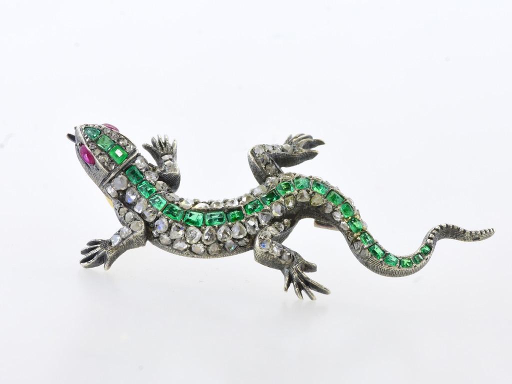 Antike Salamander-Brosche mit Smaragd und Diamanten, Französisch, um 1865. im Zustand „Gut“ im Angebot in Aspen, CO