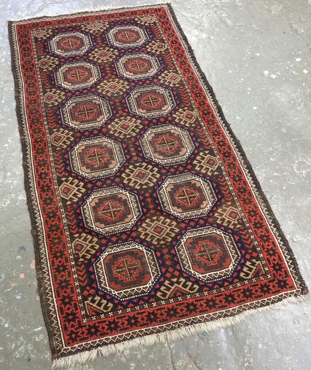 Antique Salar Khani Baluch rug with turreted gul design
Circa 1900

A very nice small Baluch rug, with a design of two rows of six large turreted guls similar in design to those found in Saryk Turkmen weaving The minor guls are also similar to guls