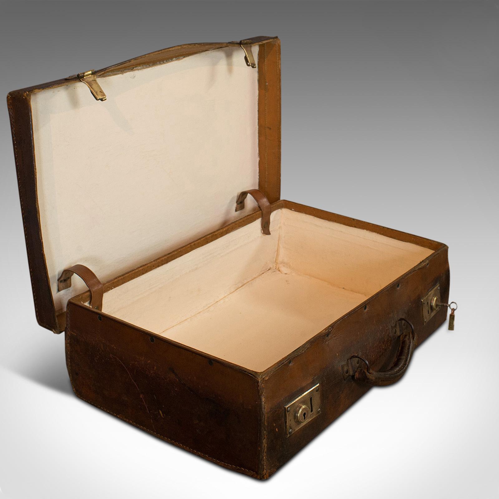 Our stock # 18.6520

This is an antique salesman's case. An English, leather-bound travel suitcase, dating to the Edwardian period, circa 1910.

A splendid travel companion
Displays a desirable aged patina
Leather bound with quality double