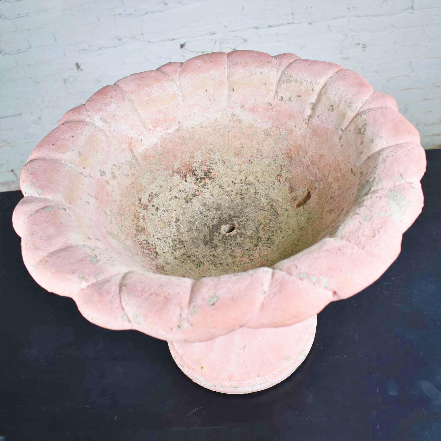 Antiqu Salmon Red Concrete Garden Urn Planter In Good Condition For Sale In Topeka, KS