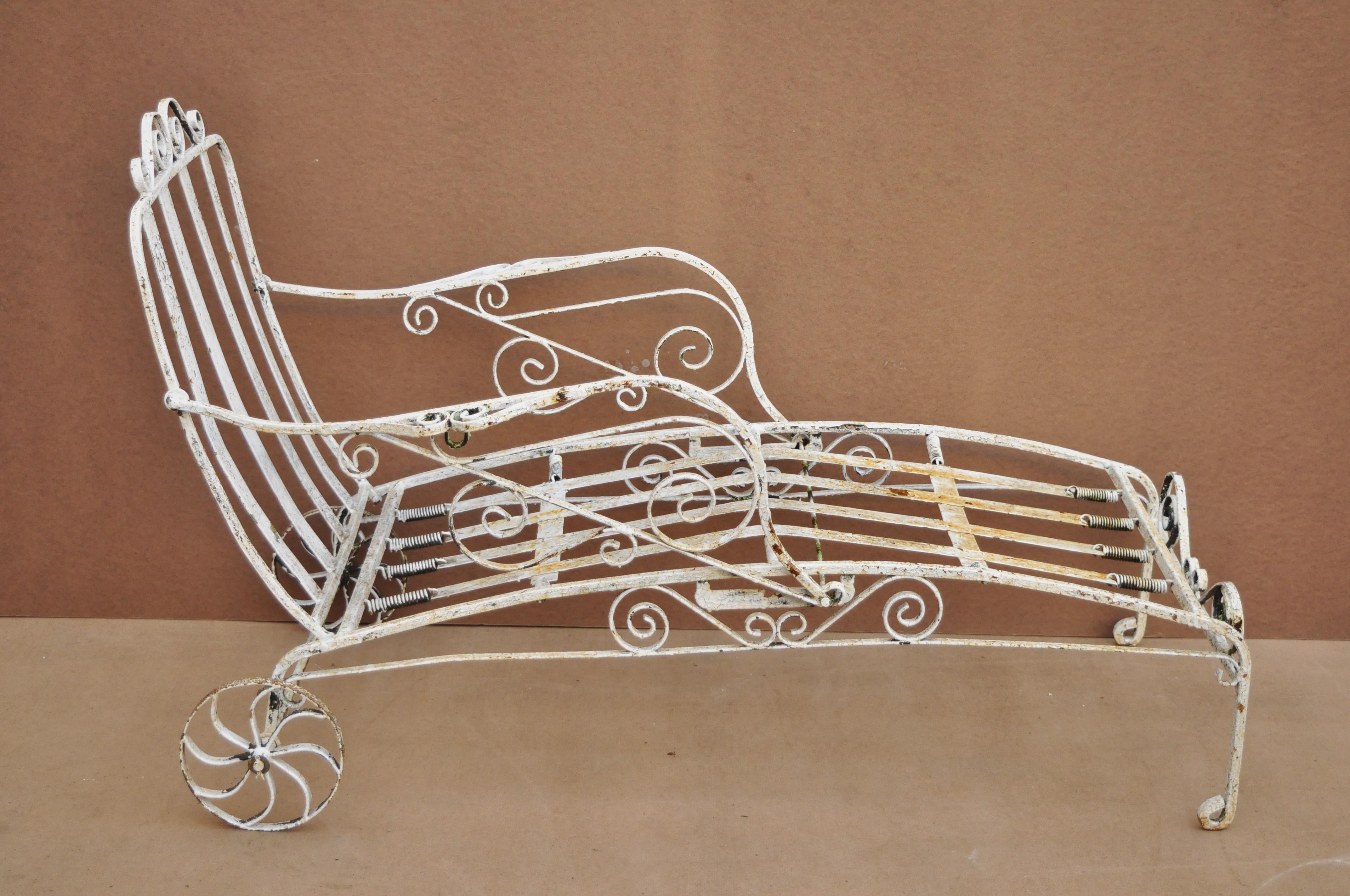 Antique Saltertini fancy wrought iron Art Nouveau reclining chaise lounge chair. Item features reclining back, rear wheels, wrought iron construction, very nice antique item, great style and form, attributed to Salterini, circa early 20th century.
