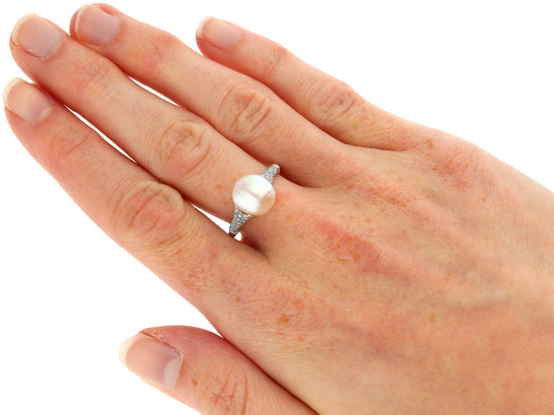 Anello di fidanzamento antico con perla d'acqua salata e diamante in platino in vendita 4