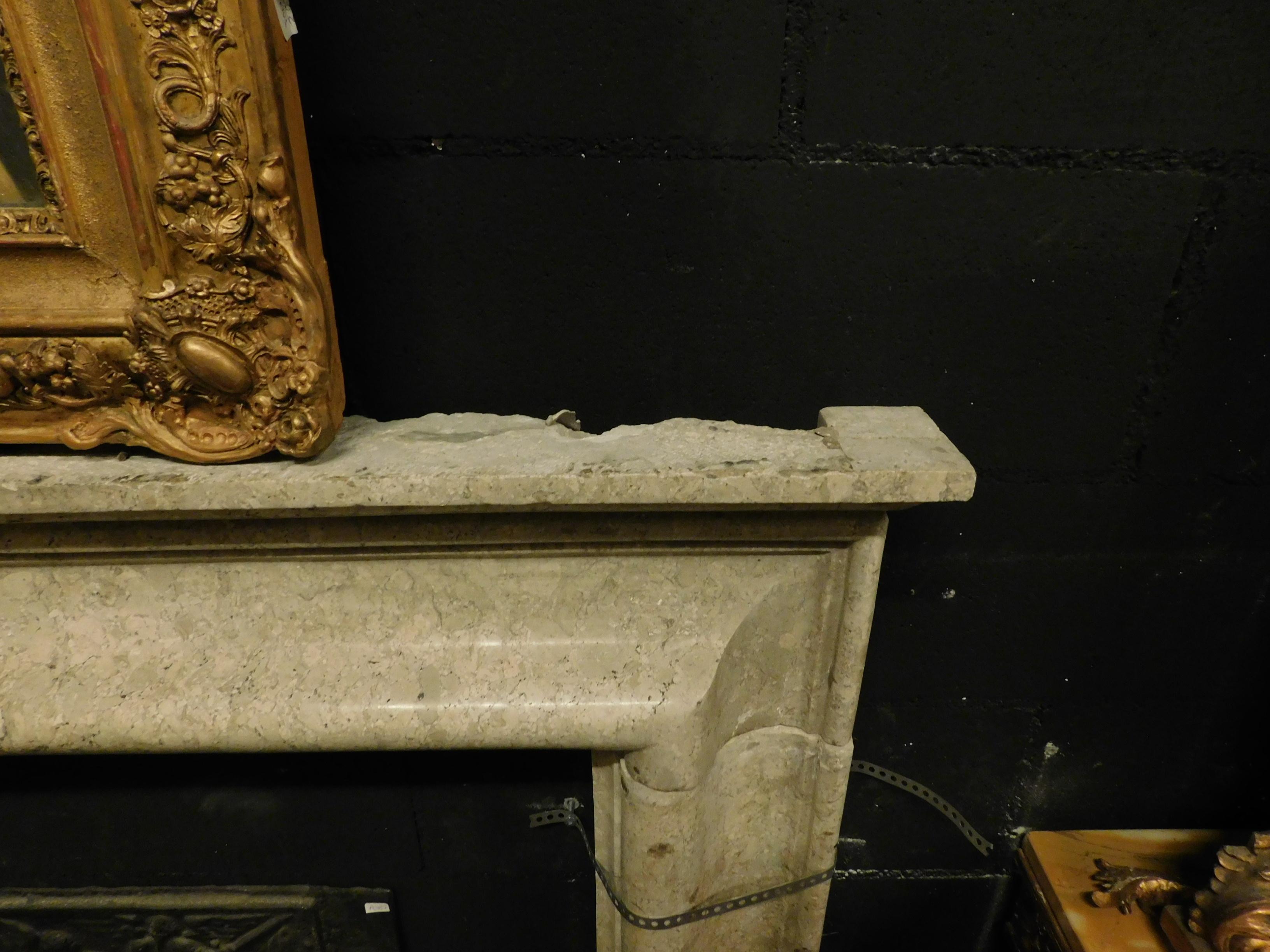 Antique Salvator Rosa Fireplace Mantle in Gray and Green Marble, '600 Italy In Good Condition For Sale In Cuneo, Italy (CN)