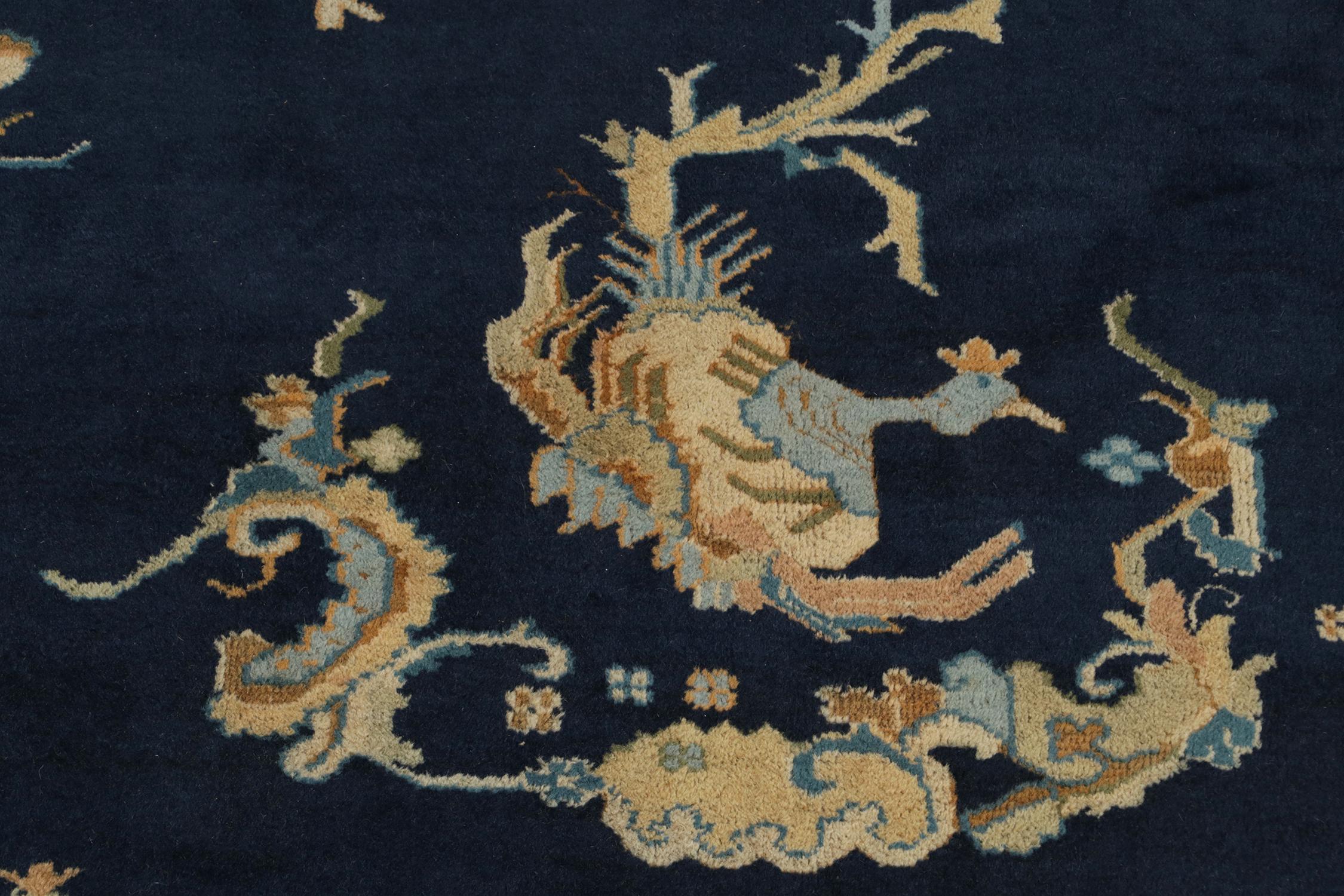 Début du 20ème siècle Tapis Art Déco Samarkand ancien en bleu marine avec médaillons par Rug & Kilim en vente