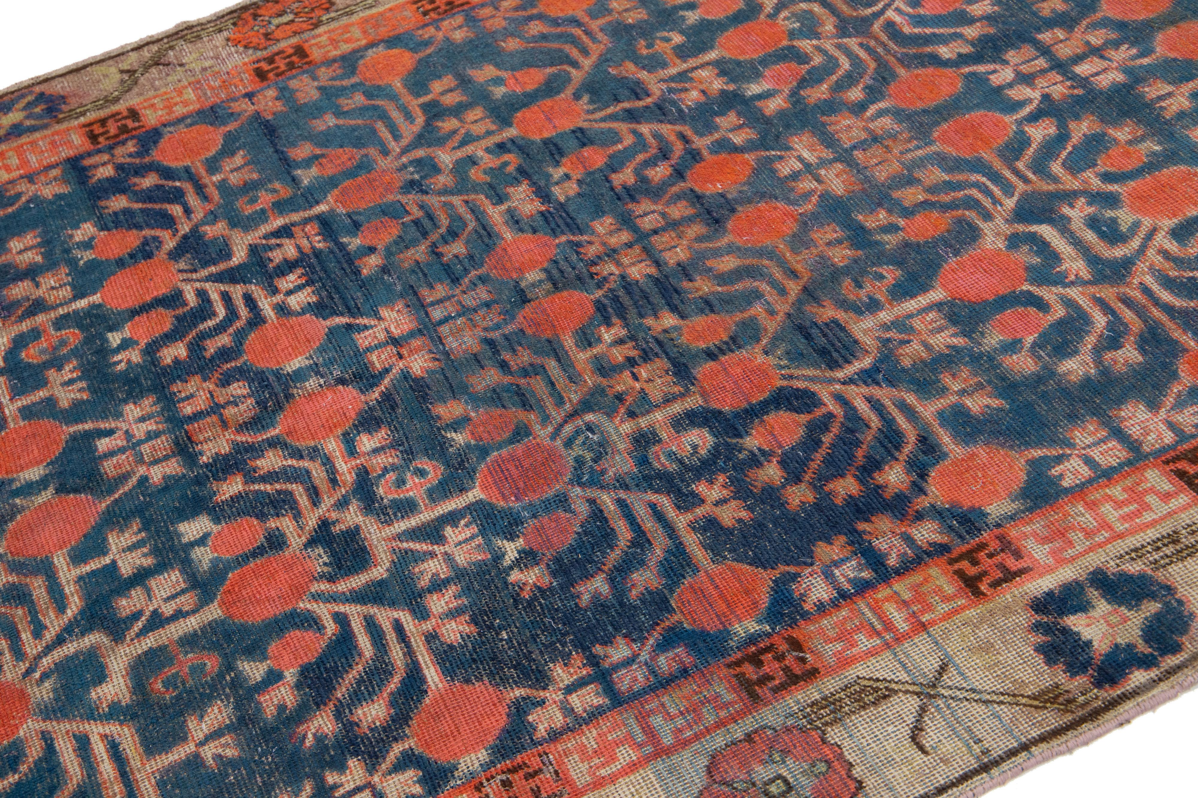 Azerbaïdjanais Tapis Samarkand fait à la main en bleu avec motif sur toute sa surface en vente