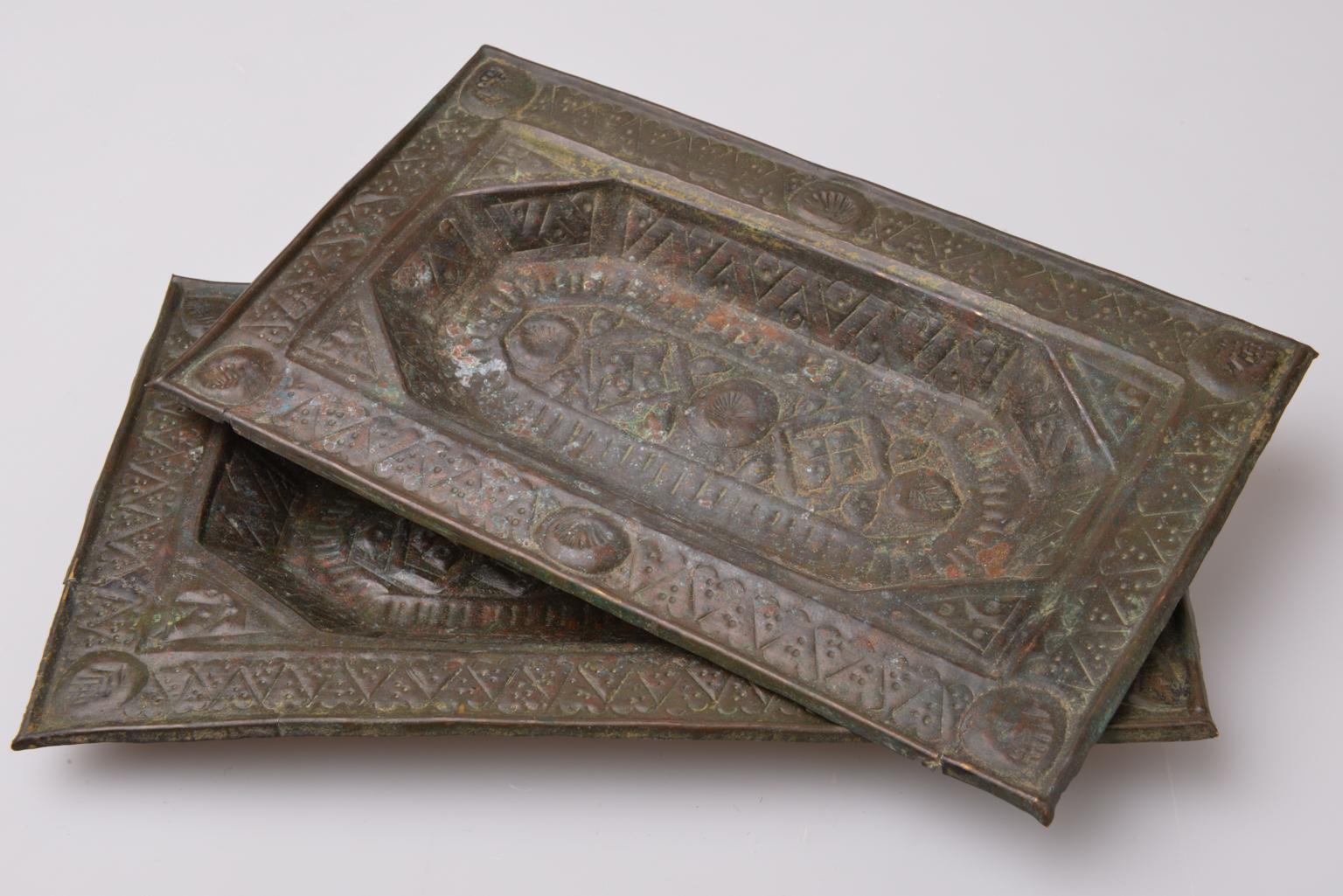  Seltene Samarkanda- oder Bokara-Tabletts mit Zehenkappe (Sonstiges) im Angebot