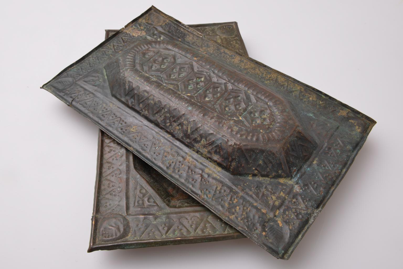  Seltene Samarkanda- oder Bokara-Tabletts mit Zehenkappe (18. Jahrhundert und früher) im Angebot