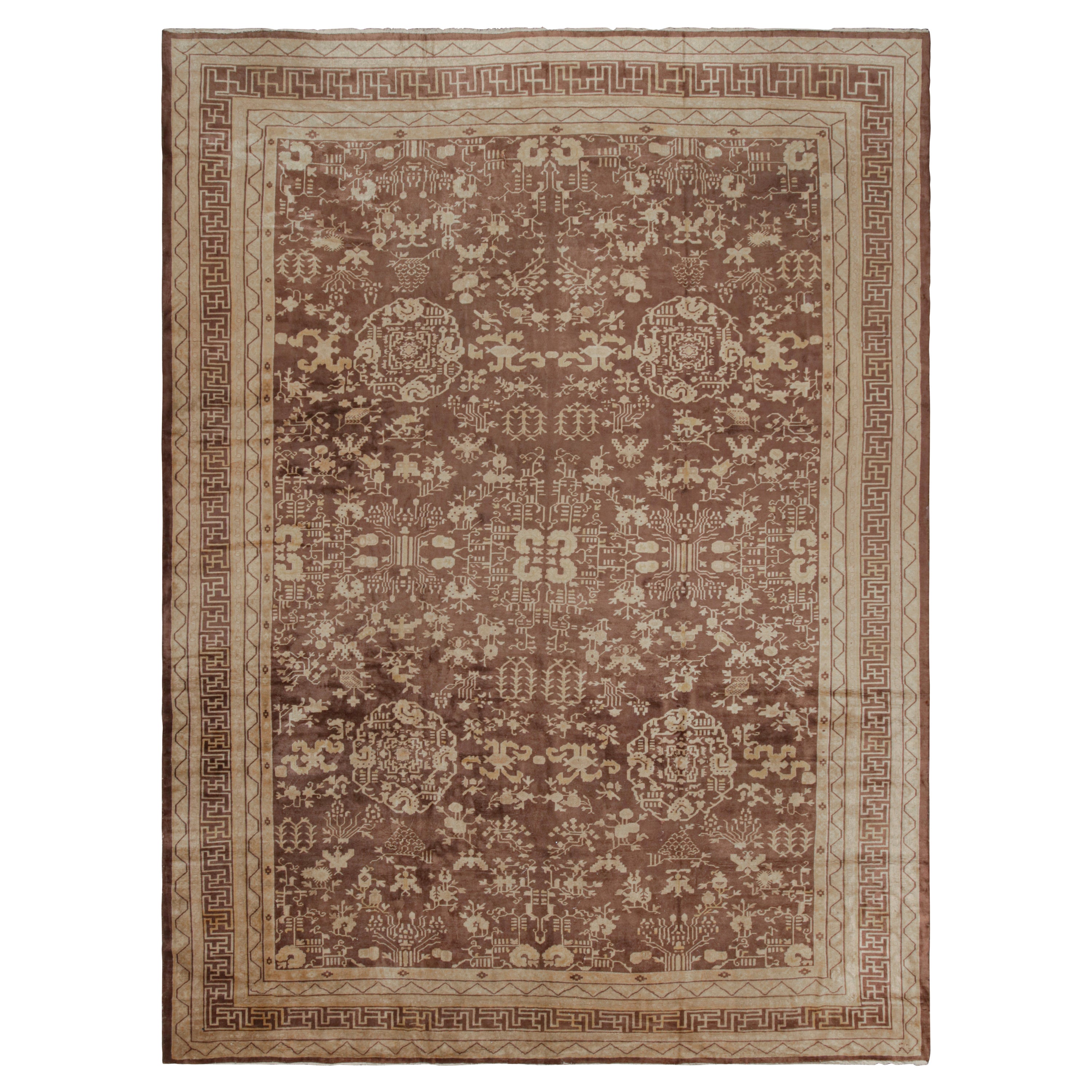 Tappeto antico Samarcanda marrone con motivi dorati, da Rug & Kilim