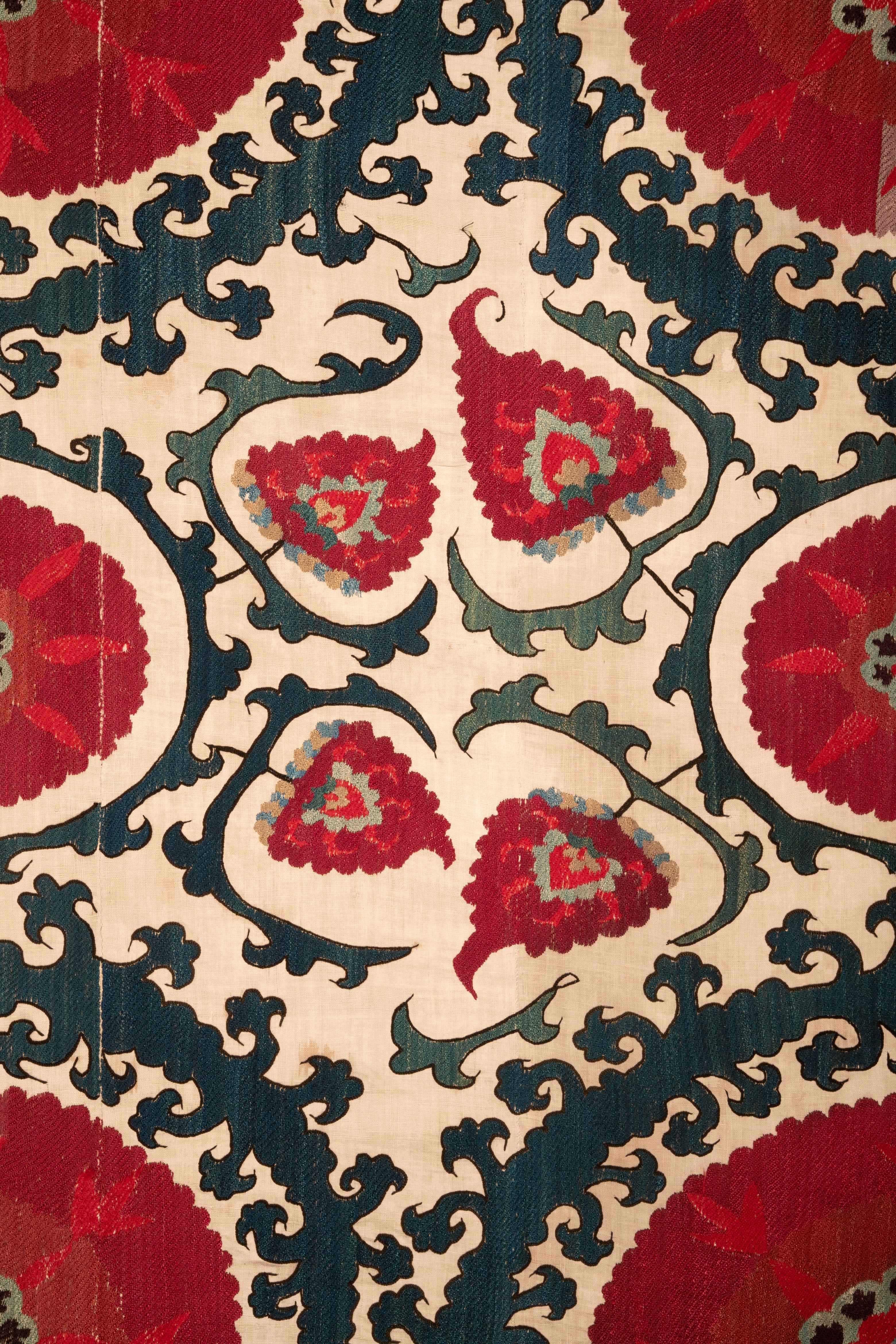 Antique Samarkand Suzani, Uzbekistan, Central Asia, 19th Century In Fair Condition For Sale In Istanbul, TR
