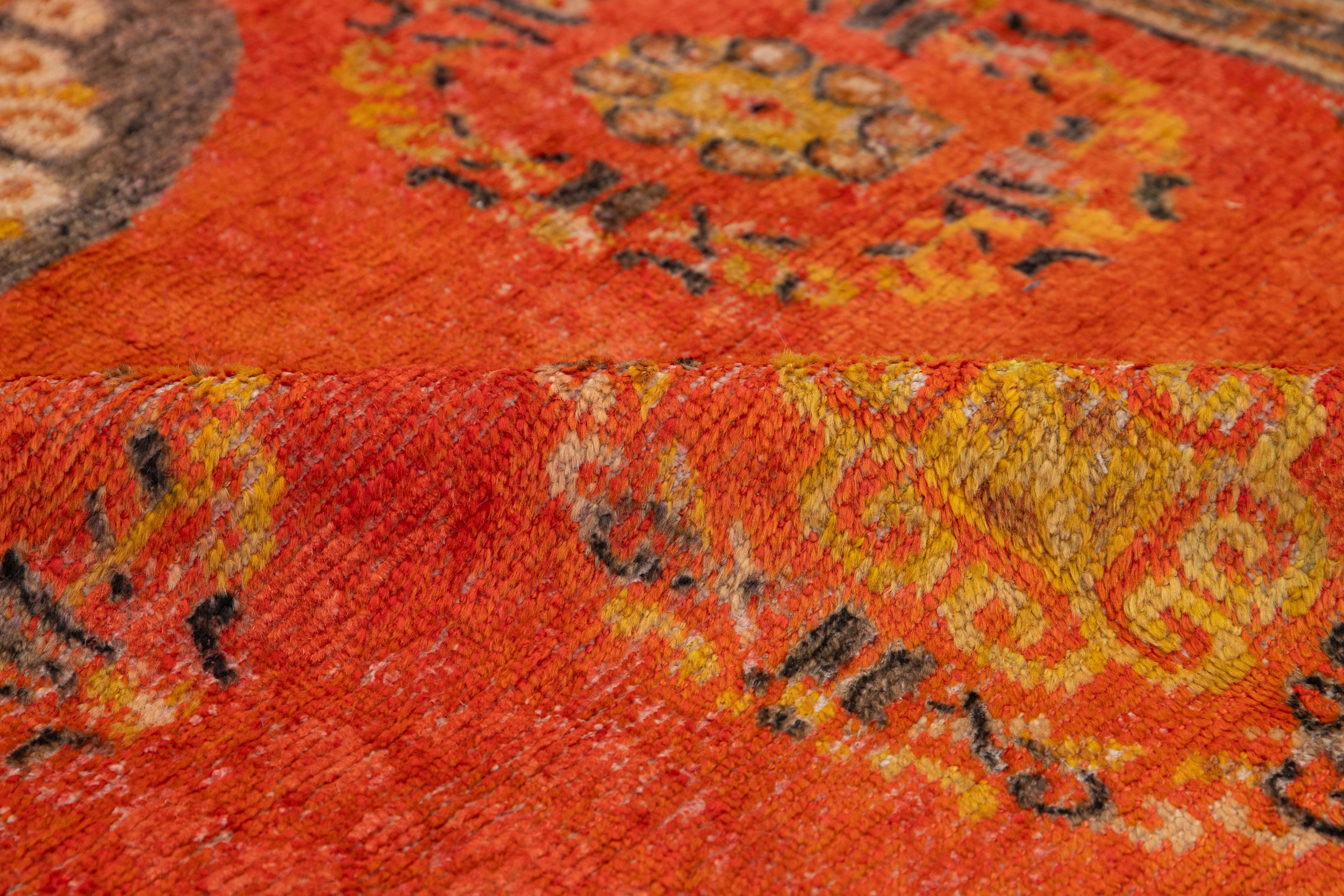 Antiker Samarkand-Wollteppich Handgefertigt mit Medaillonmuster in Orange im Angebot 2