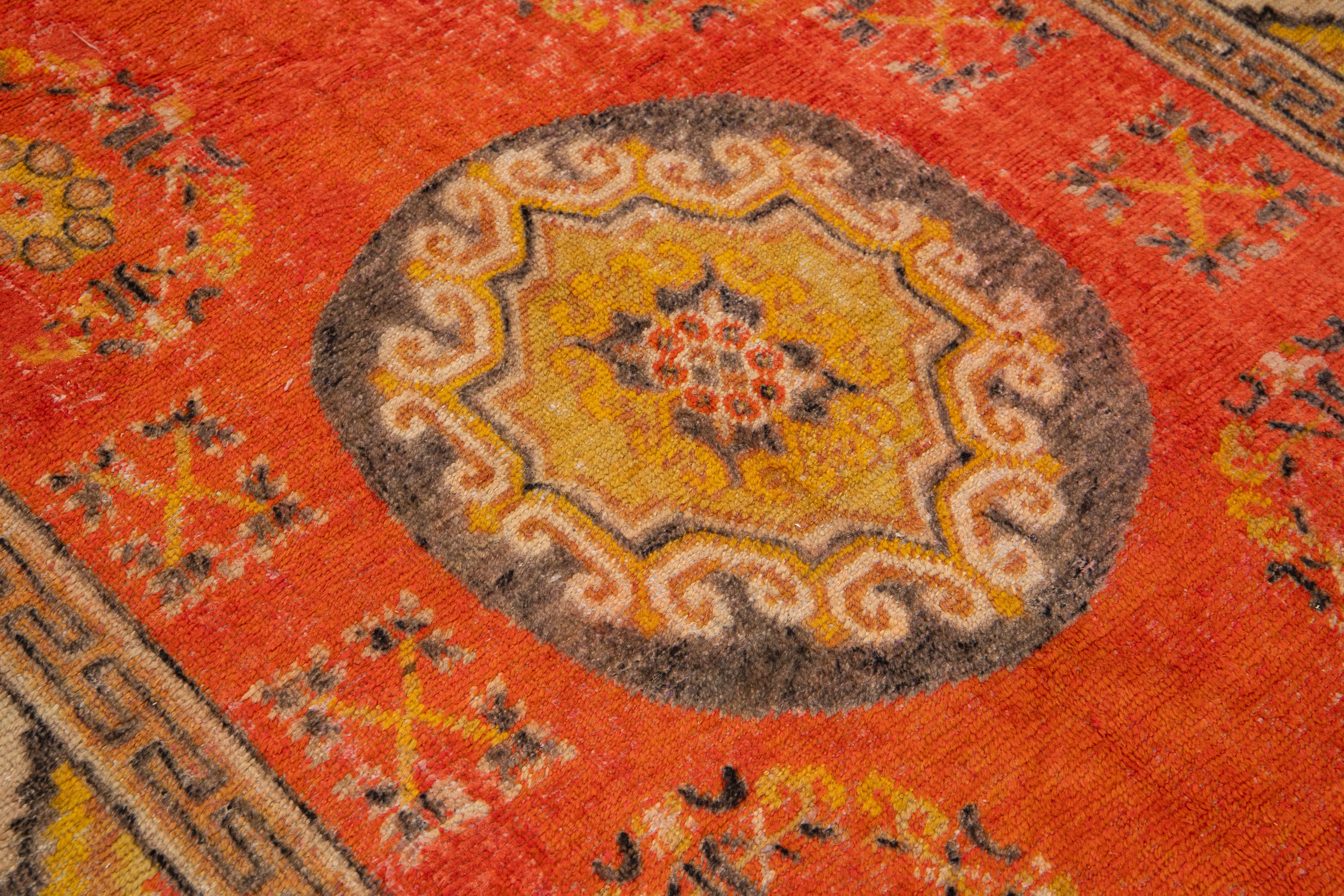 Antiker Samarkand-Wollteppich Handgefertigt mit Medaillonmuster in Orange im Angebot 1
