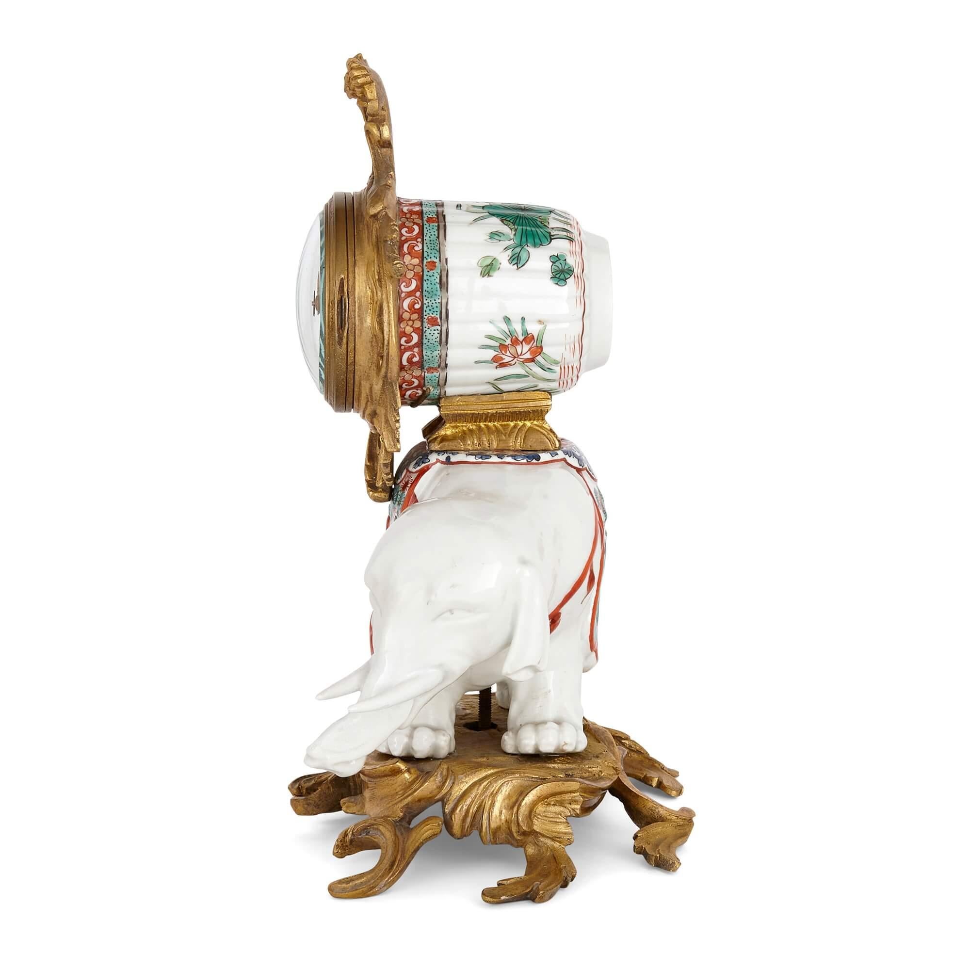 Antike Chinoiserie-Elefantenuhr aus Samson-Porzellan und Goldbronze, Samson im Zustand „Gut“ im Angebot in London, GB