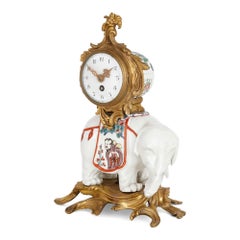 Horloge éléphant de style chinoiserie Samson en porcelaine et bronze doré 