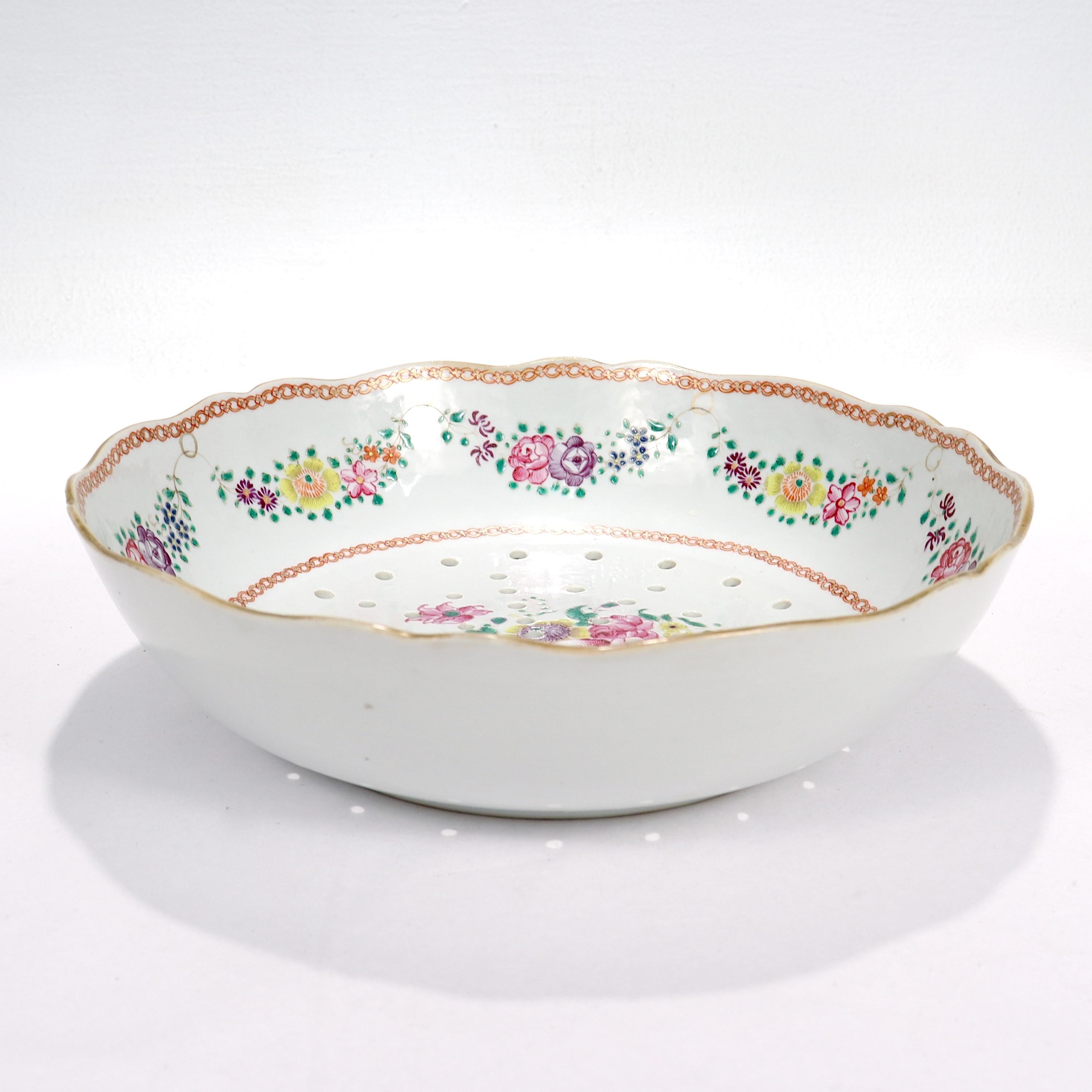 Antique Samson Porcelain Chinese Export Style Reticulated Fruit Bowl In Good Condition For Sale In Philadelphia, PA