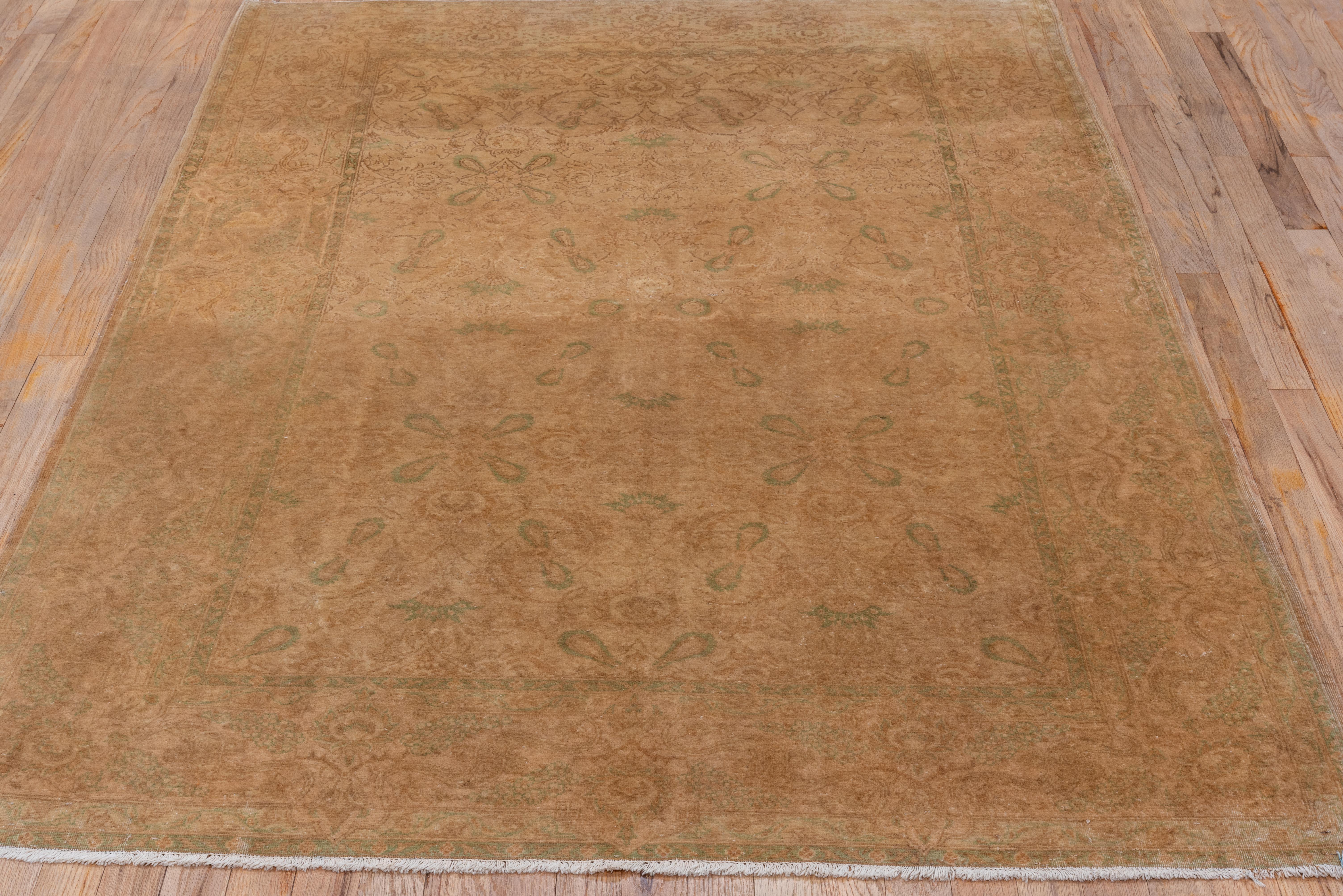 Antiker Sand Kashan-Teppich mit schwarzem Allover-Design im Angebot 1