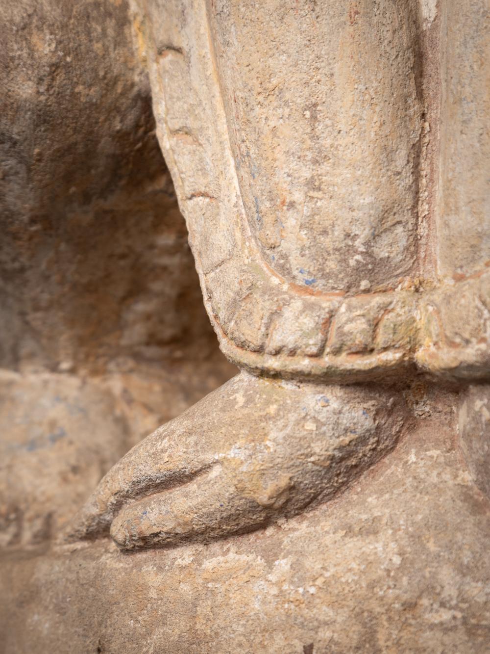 Antike burmesische Nat-Statue aus Sandstein aus Burma – Originalbuddhas im Angebot 13
